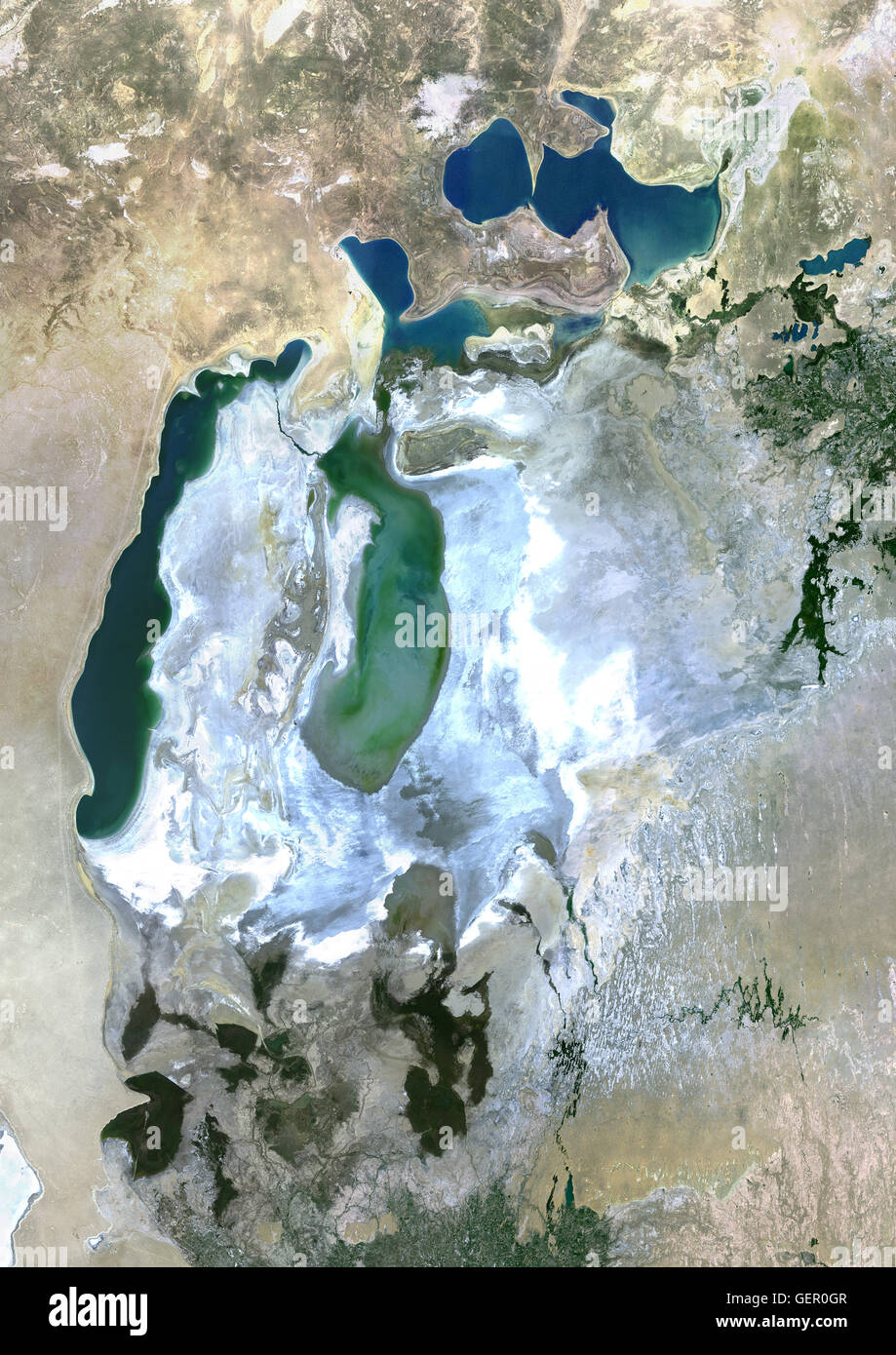 Satelliten-Ansicht des Aralsees im Jahr 2014. Dieses Bild wurde vom Satelliten Landsat 8 aufgenommen. Stockfoto