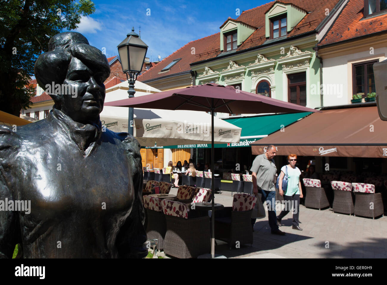 Kroatien, Zagreb, Altstadt, Tkalciceva Street, Marija Jurić Zagorka Statue. Stockfoto