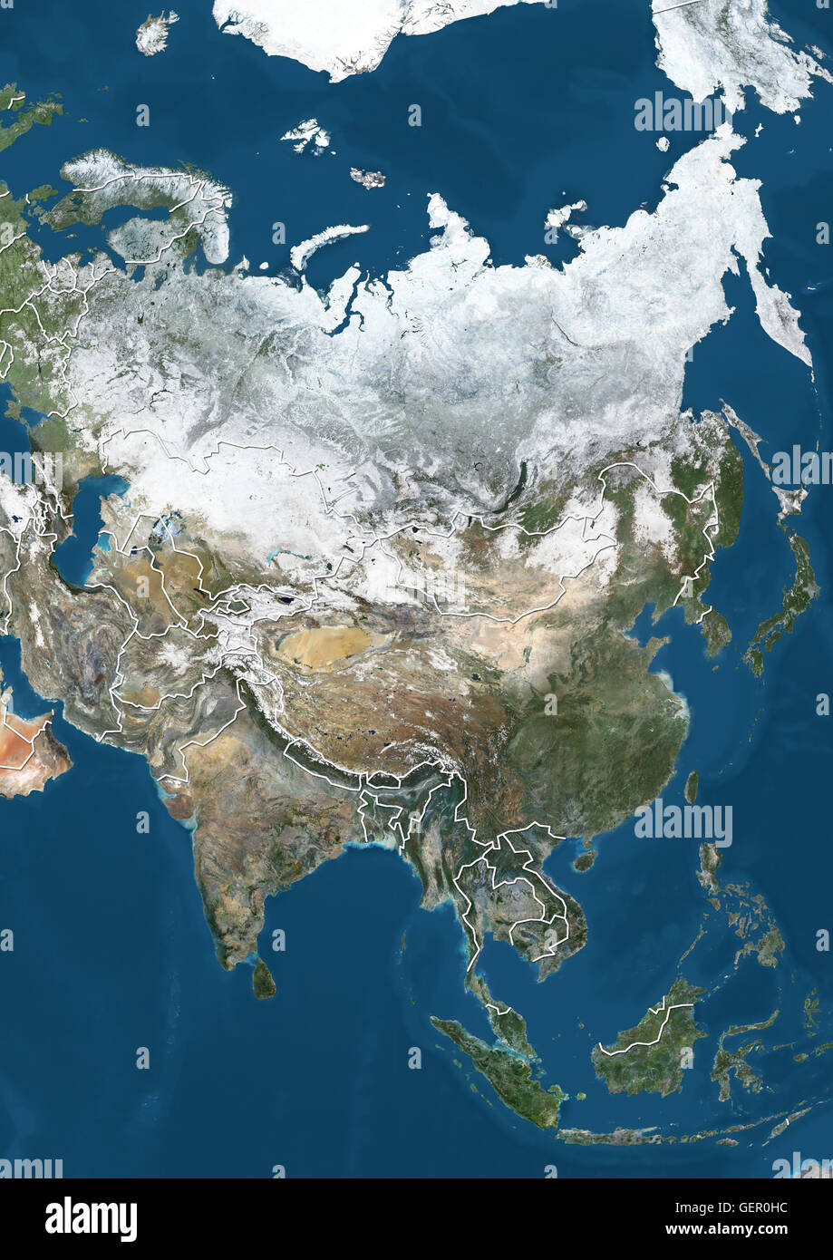 Satellitenbild von Asien im Winter, mit teilweise Schneedecke (mit Ländergrenzen). Dieses Bild wurde aus Daten von Satelliten Landsat 7 & 8 zusammengestellt. Stockfoto