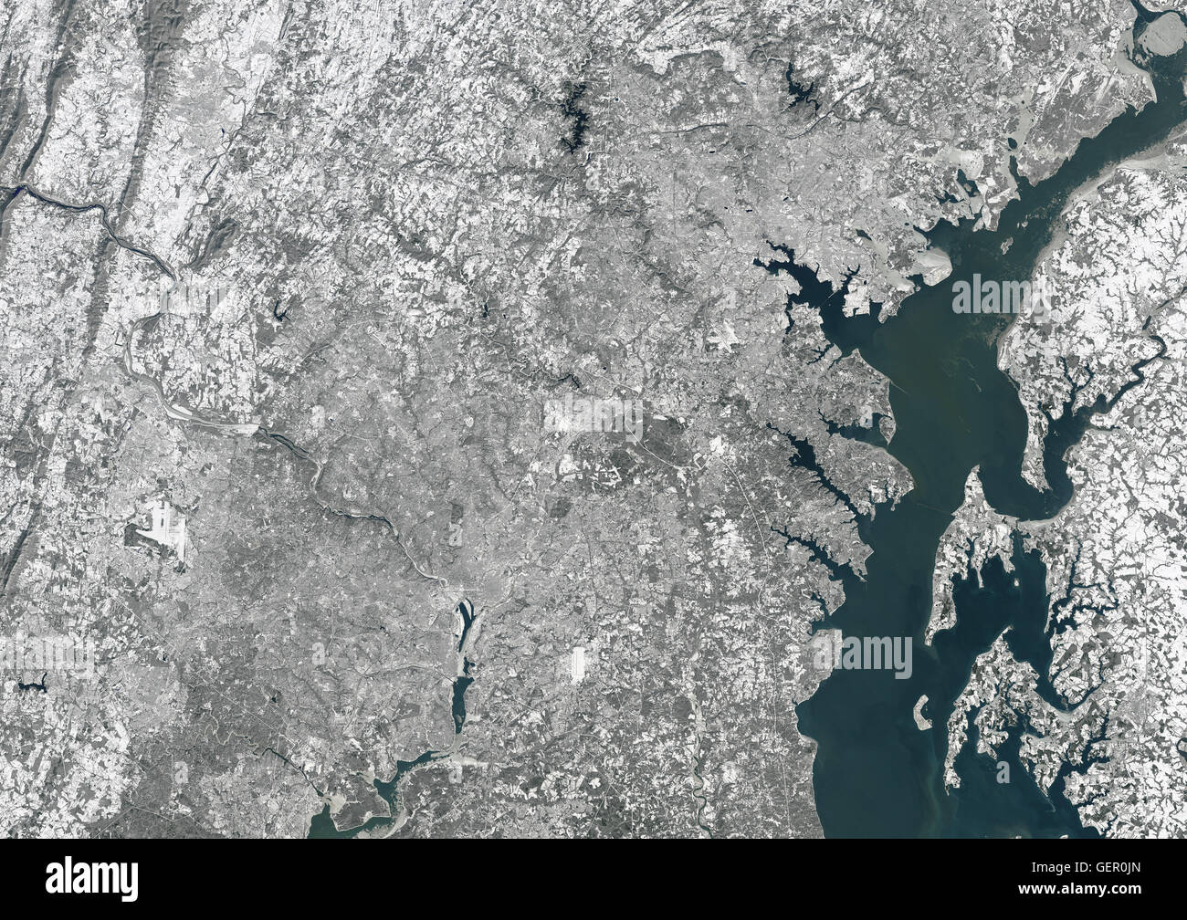 Satellitenansicht von Washington DC und Baltimore bedeckt mit Schnee, USA. Dieses Bild wurde am 24. Januar 2016 von Landsat 8 Satelliten aufgenommen. Stockfoto