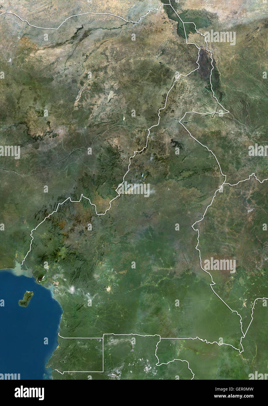 Satellitenansicht von Kamerun (mit Ländergrenzen). Dieses Bild wurde aus Daten von Landsat-Satelliten erworben erstellt. Stockfoto