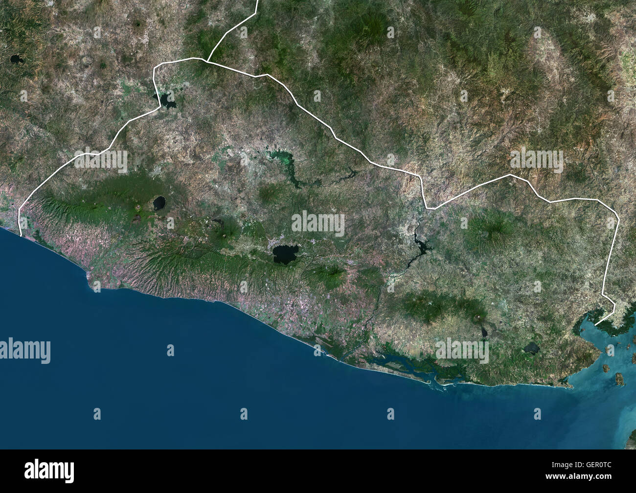 Satellitenansicht von El Salvador (mit Ländergrenzen). Dieses Bild wurde aus Daten von Landsat-Satelliten erworben erstellt. Stockfoto