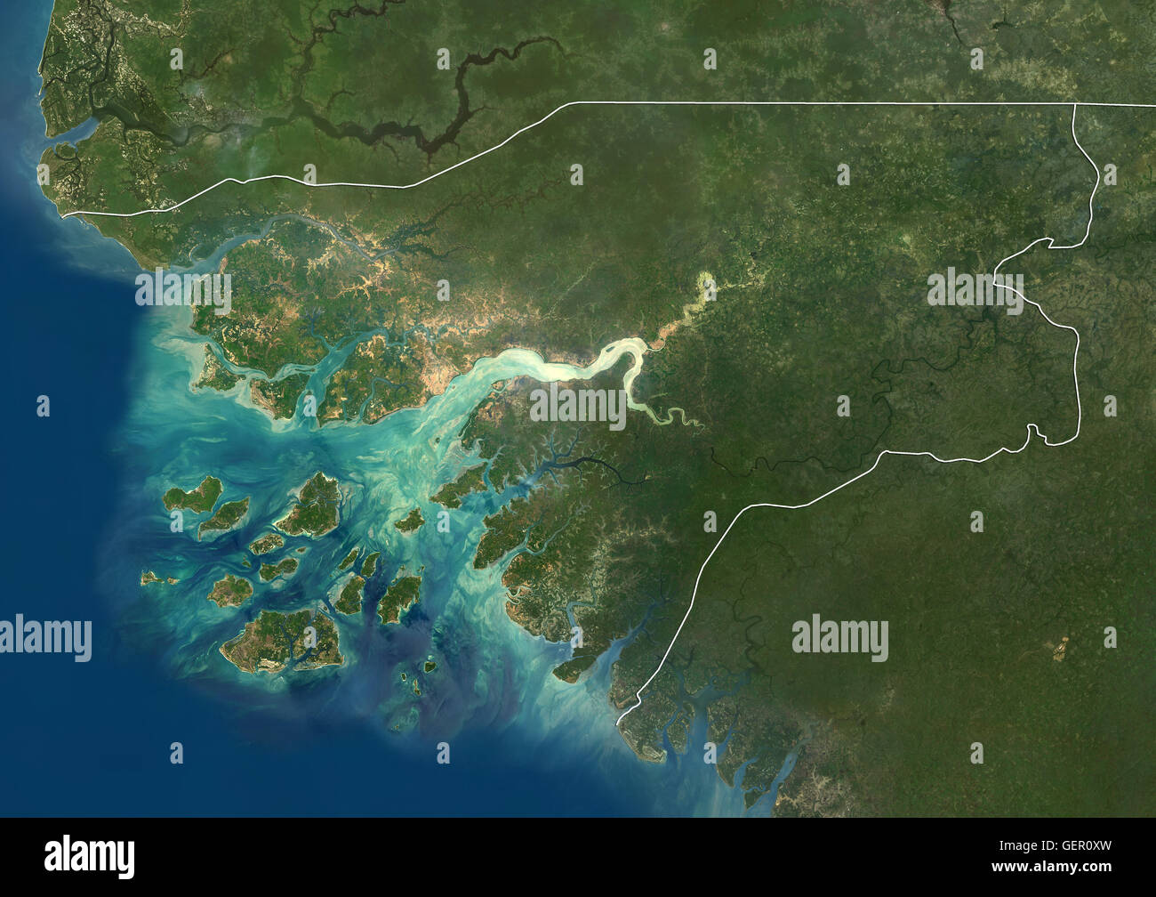 Satellitenansicht von Guinea-Bissau (mit Ländergrenzen). Dieses Bild wurde aus Daten von Landsat-Satelliten erworben erstellt. Stockfoto