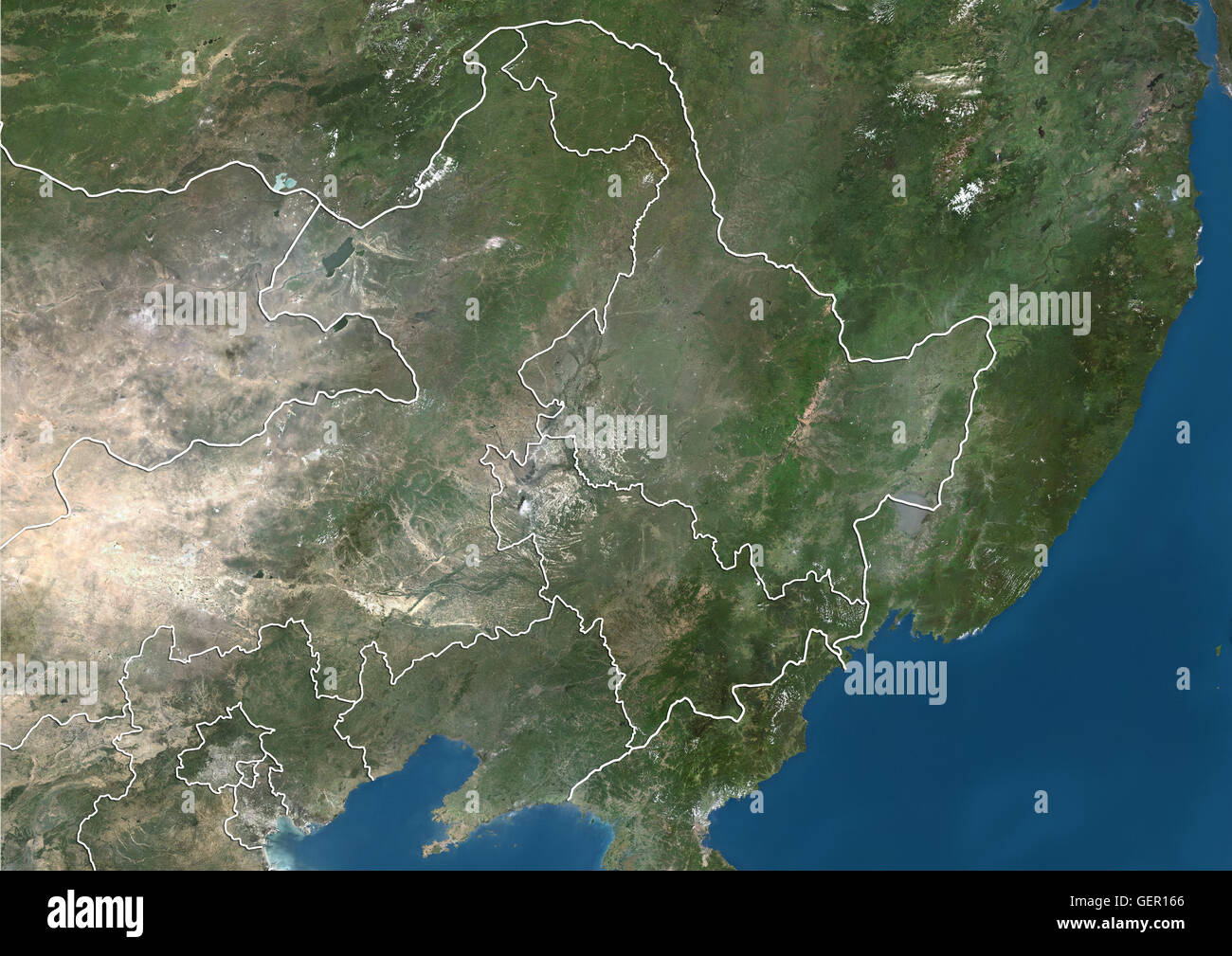 Satelliten-Ansicht von Nordost-China (mit Ländergrenzen). Dieses Bild wurde aus Daten von Landsat-Satelliten erworben erstellt. Stockfoto
