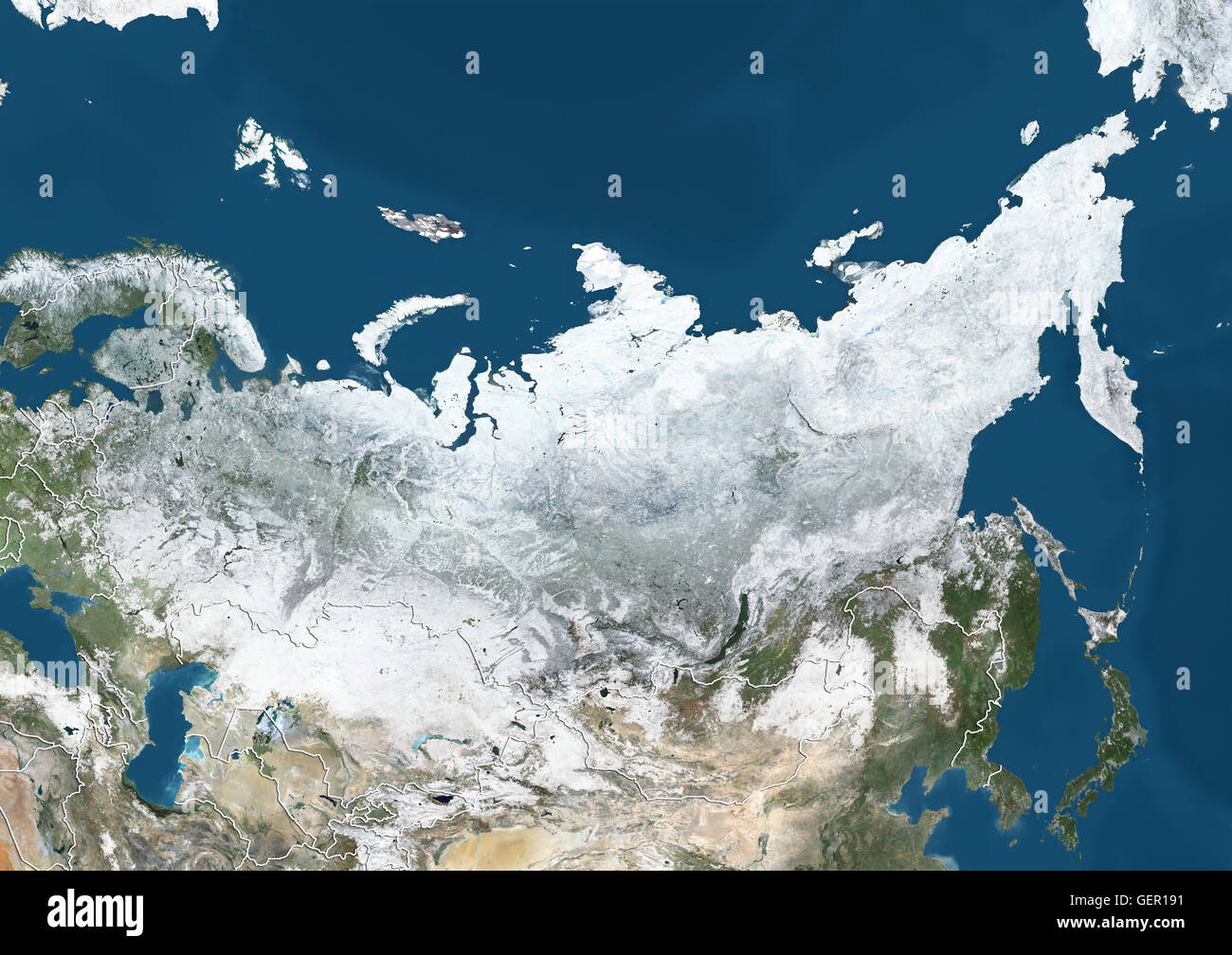 Satellitenansicht von Russland und Zentralasien im Winter, mit teilweise Schneedecke (mit Ländergrenzen). Dieses Bild wurde aus Daten von Satelliten Landsat 7 & 8 zusammengestellt. Stockfoto