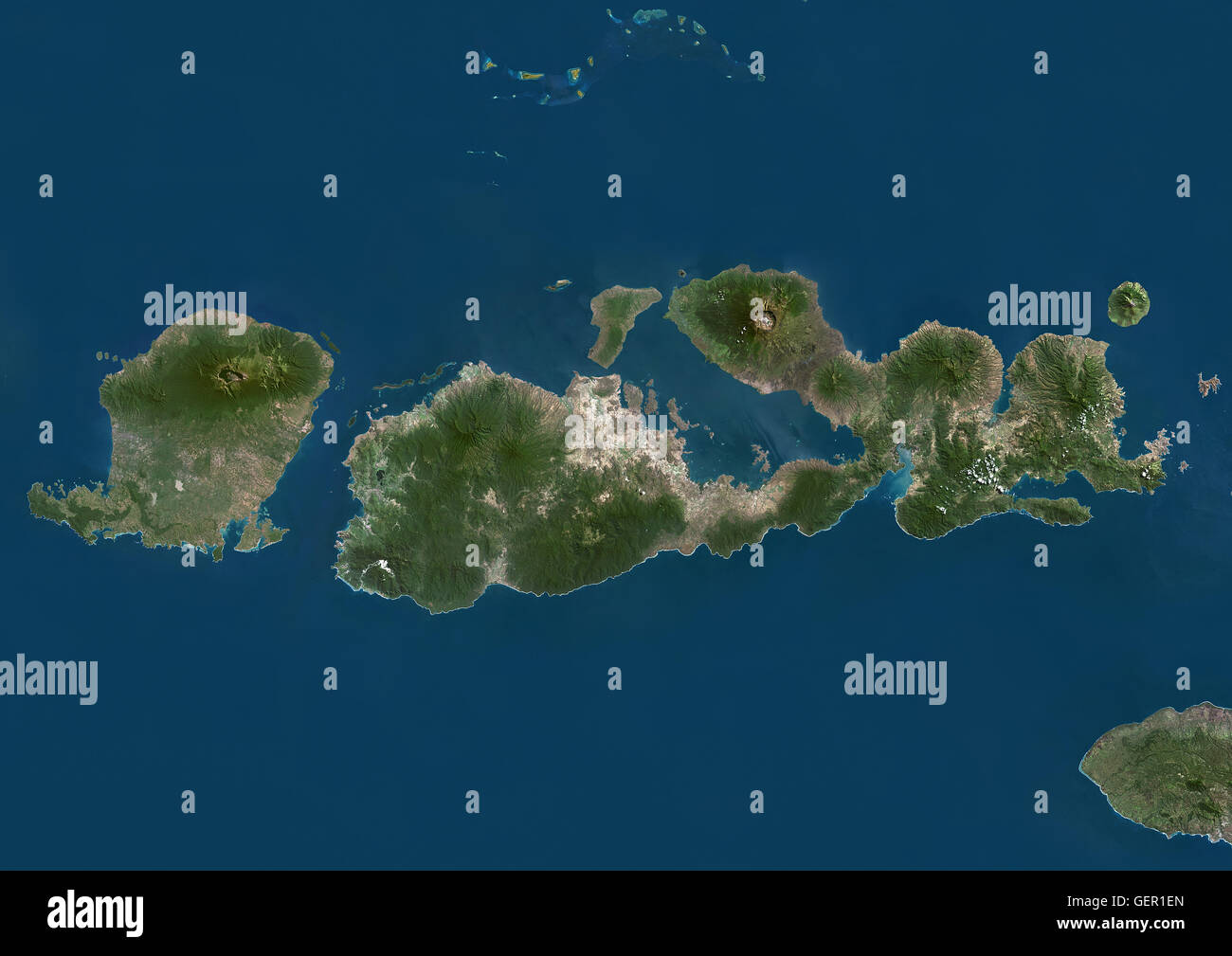 Satelliten-Ansicht von West Nusa Tenggara Provinz, Indonesien (mit Ländergrenzen und Maske). Das Bild zeigt die zwei größten Inseln in der Provinz im Westen befindlichen Lombok und die größere Insel Sumbawa im Osten. Dieses Bild wurde aus Daten erstellt. Stockfoto