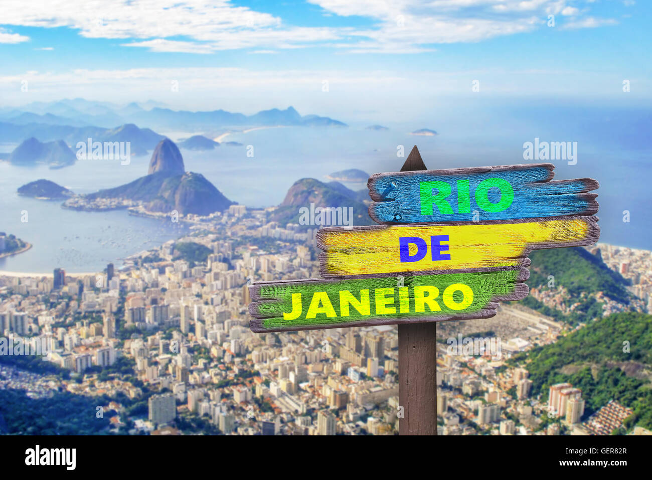 2016, geschrieben auf einem Schild, Panorama von Rio De Janeiro im Hintergrund Stockfoto