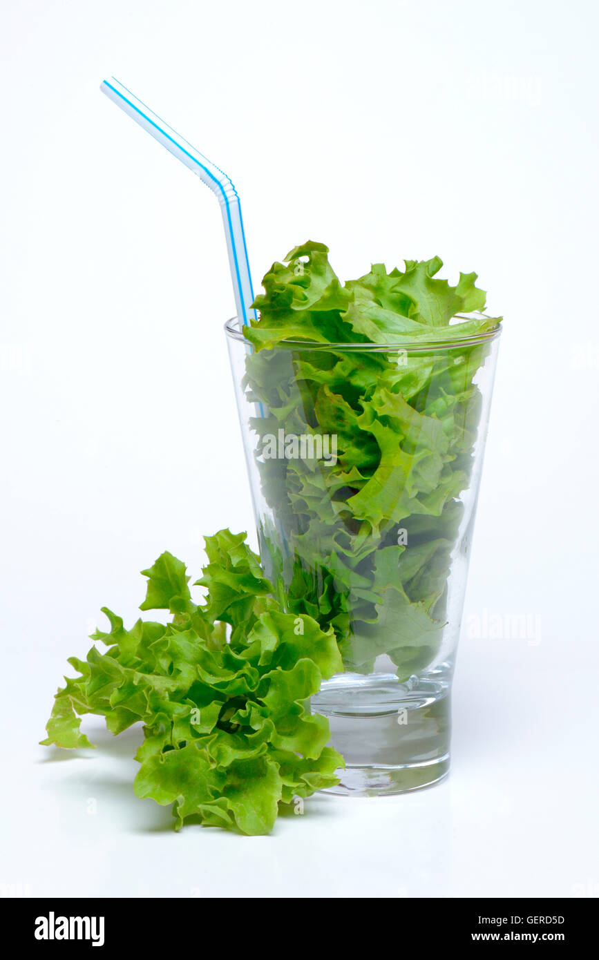 Friseesalat im Glas Mit Strohhalm, Salatblaetter, Smoothie Stockfoto