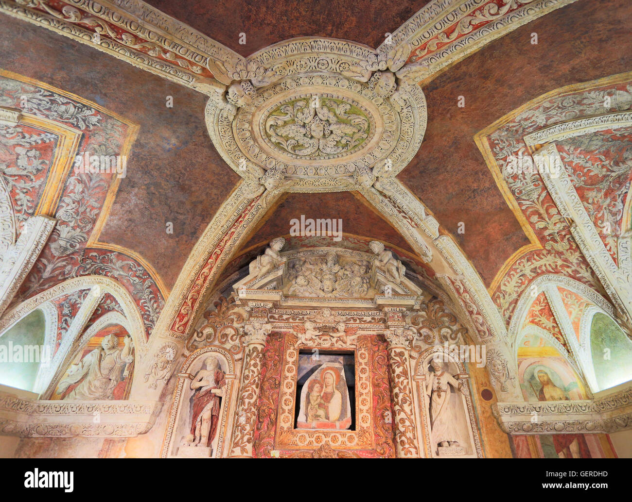 Die Kirche St. Anna wurde in der zweiten Hälfte des 14. Jahrhunderts erbaut. Zwischen dem sechzehnten und siebzehnten Jahrhundert. Stockfoto