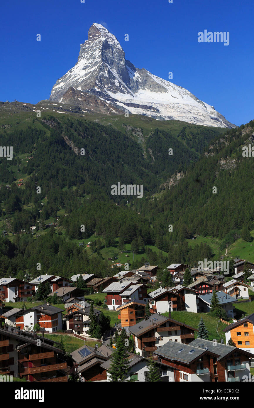 Matterhorn und Zermatt Dorf Skyline, Schweiz Stockfoto