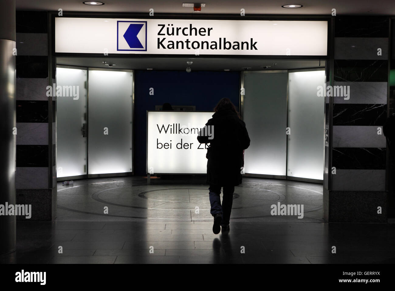 Zürich, Schweiz, am Eingang der Zuercher Kantonalbank Stockfoto