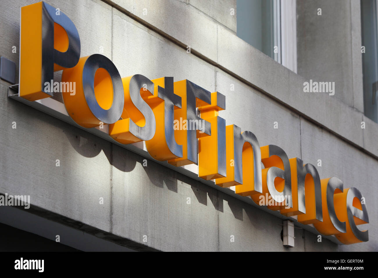 Zürich, Schweiz, Schriftzug PostFinance an einer Hausfassade Stockfoto