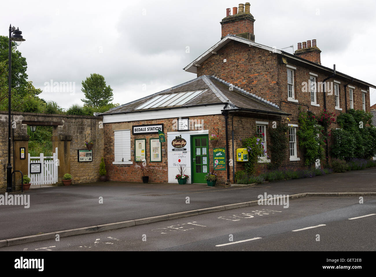 Bedale Railway Station Gebäude an der Wensleydale Railway in Richmondshire North Yorkshire England Vereinigtes Königreich Großbritannien Stockfoto