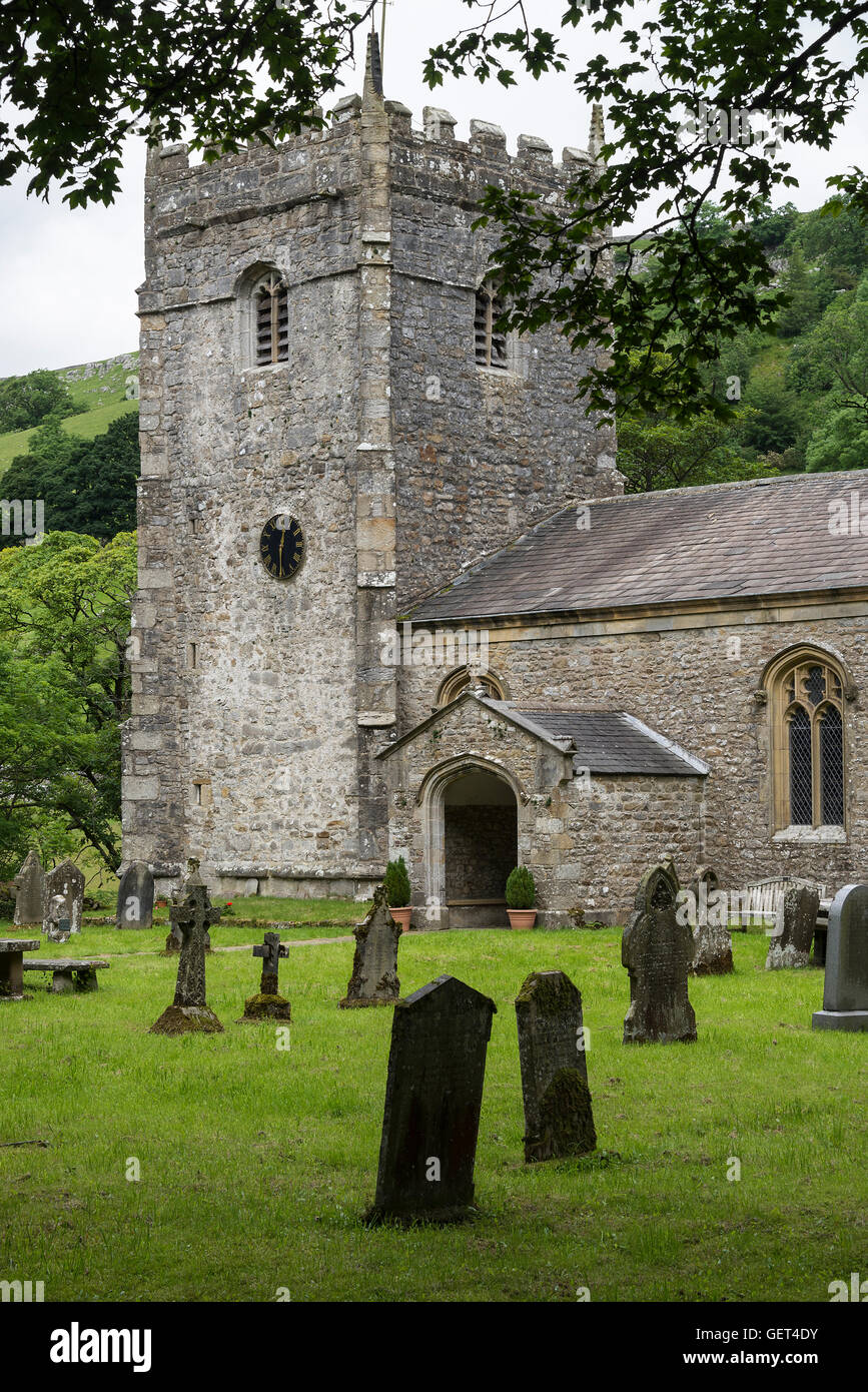 Die wunderschöne St. Oswalds Kirche in Arncliffe in den Yorkshire Dales National Park North Yorkshire England Vereinigtes Königreich Großbritannien Stockfoto