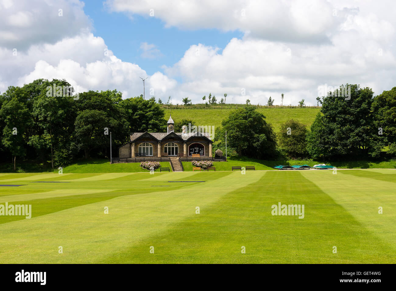 Die Cricket-Pavillon und der Boden in der Giggleswick Schule in der Nähe von North Yorkshire England Vereinigtes Königreich UK zu begleichen Stockfoto