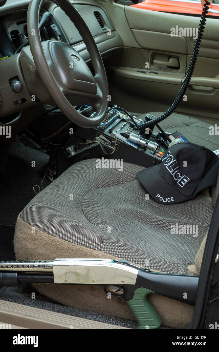 Innenraum eines amerikanischen Polizei Autos bei einer Oldtimer-Show. Stockfoto