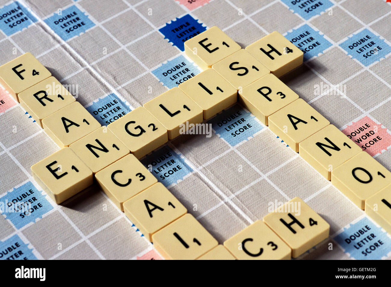 Scrabble Buchstaben angeordnet, europäische Sprachen zu buchstabieren. Stockfoto