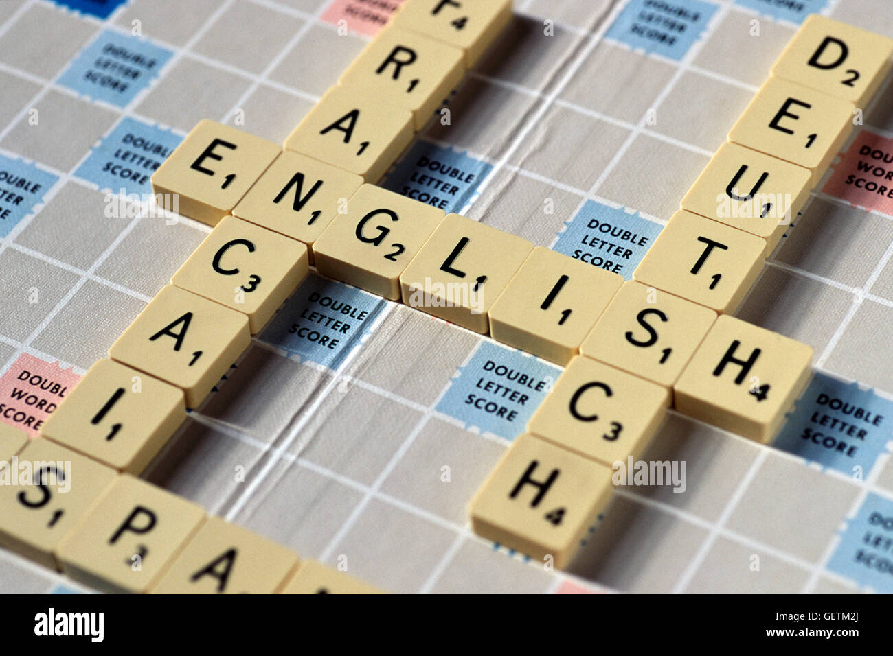 Scrabble Buchstaben angeordnet, europäische Sprachen zu buchstabieren. Stockfoto