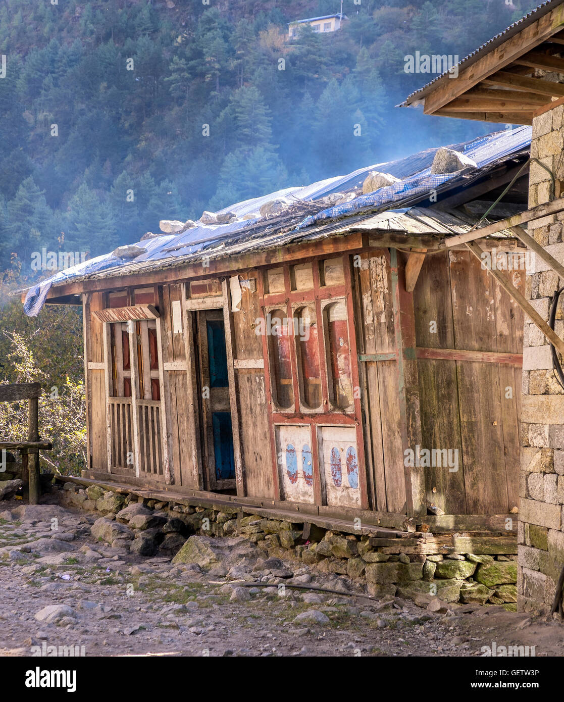 Ein traditionelle Tee Haus verkaufen Getränke und Snacks im Sagarmatha National Park. Stockfoto