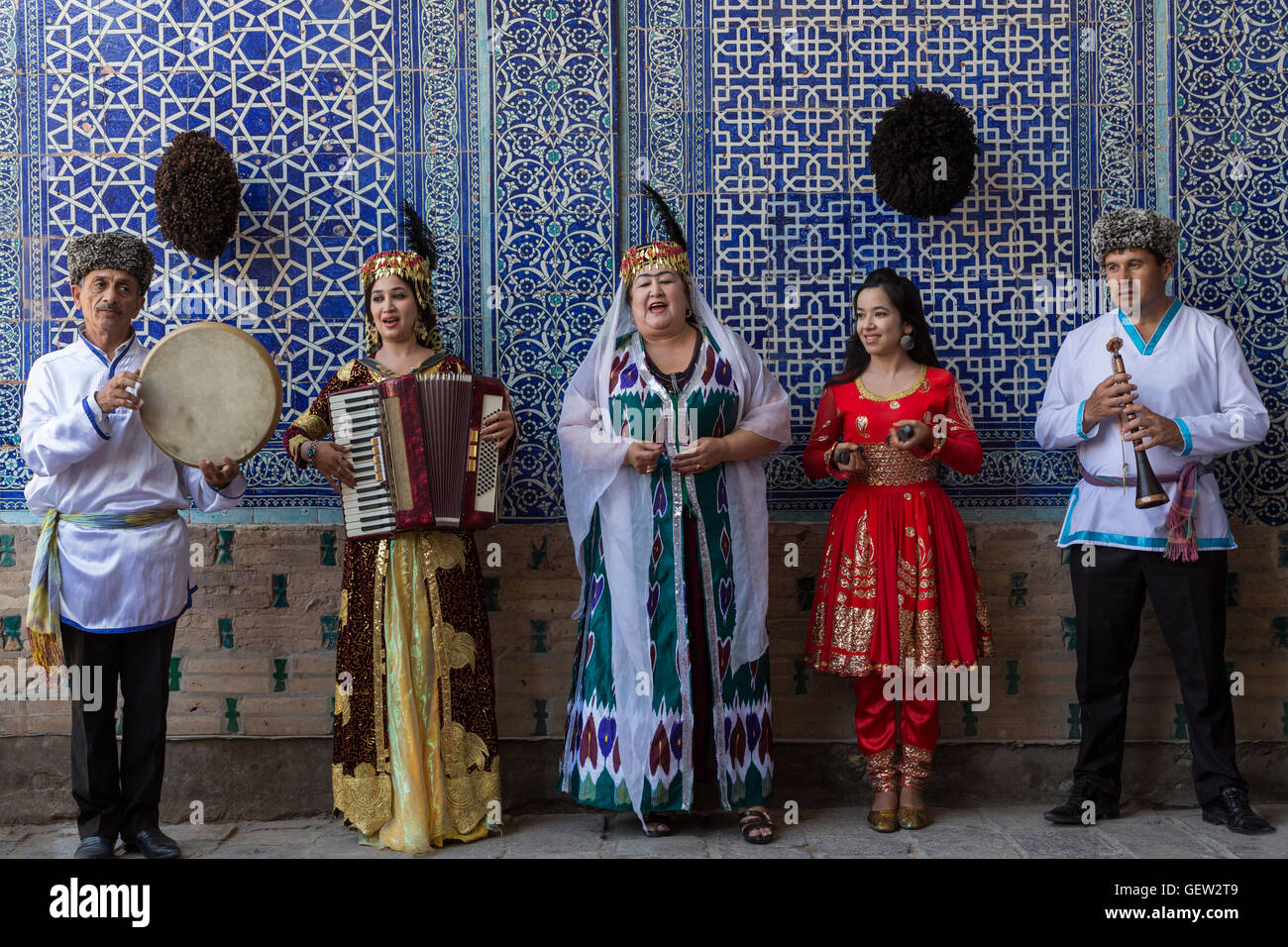Choresmischen Musiker singen und spielen Songs von Chiwa in Usbekistan. Stockfoto
