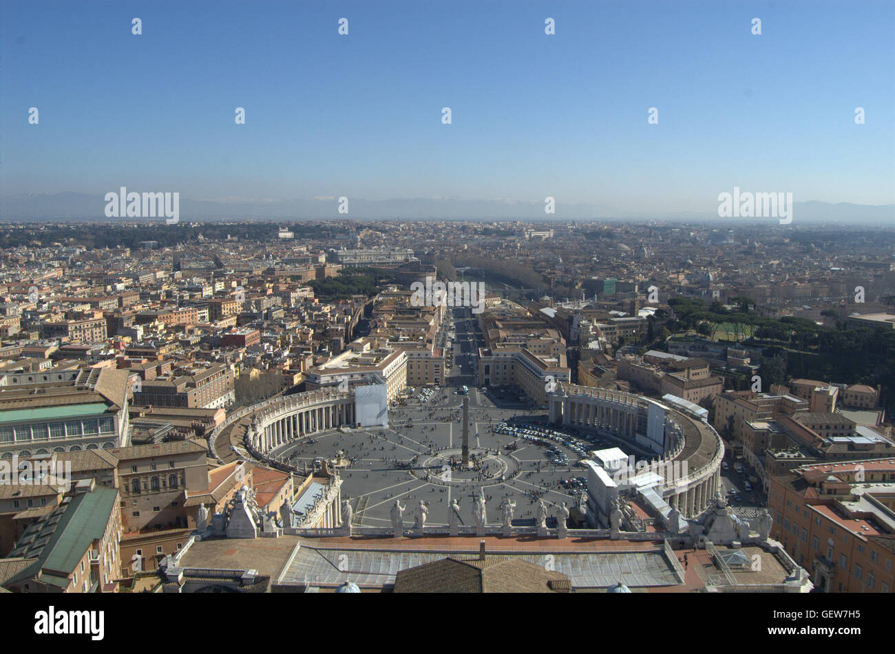 Blick von der Spitze der Kuppel, St. Peter Basilika, Vatikanstadt Stockfoto
