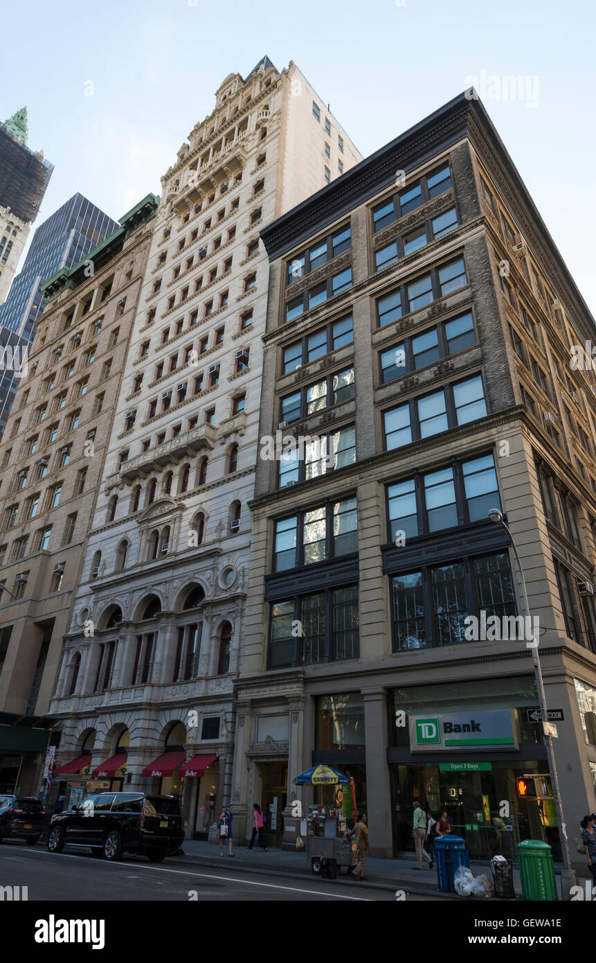 Denkmalgeschützte Gebäude (Home Life Insurance Company und Rogers, Peet & Company) am Broadway im Bereich Civic Center von New York Stockfoto