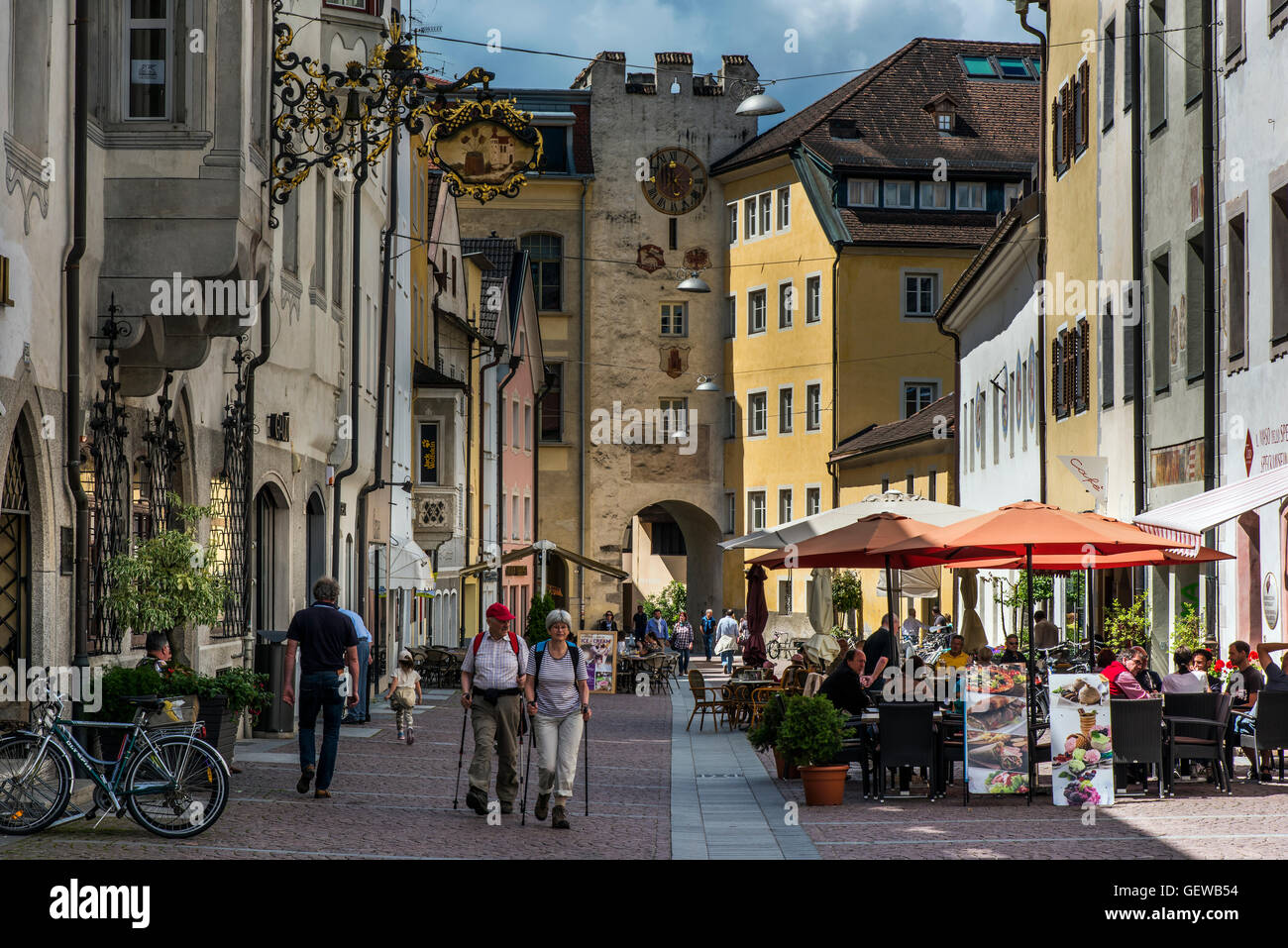 Straße in der alten Stadt Bruneck - Bruneck, Südtirol - Südtirol, Italien Stockfoto
