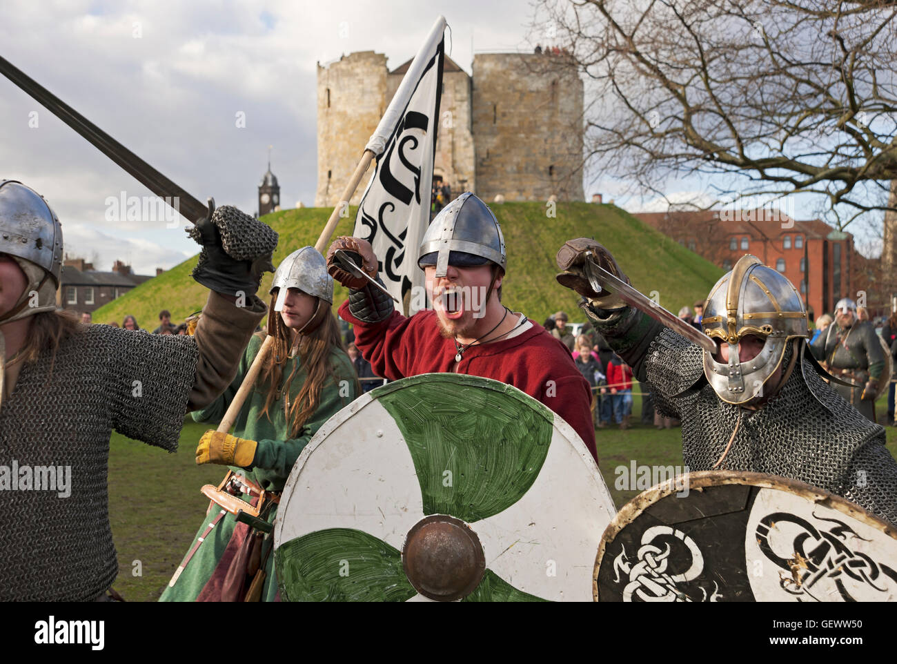 Viking Festival mit Clifford es Tower im Hintergrund. Stockfoto