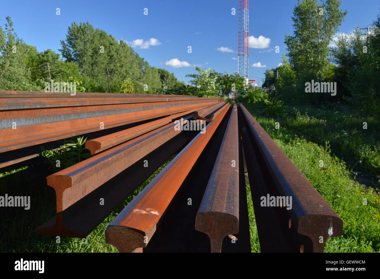 Sonnigen Tag auf der Bahn-Schienen Stockfoto