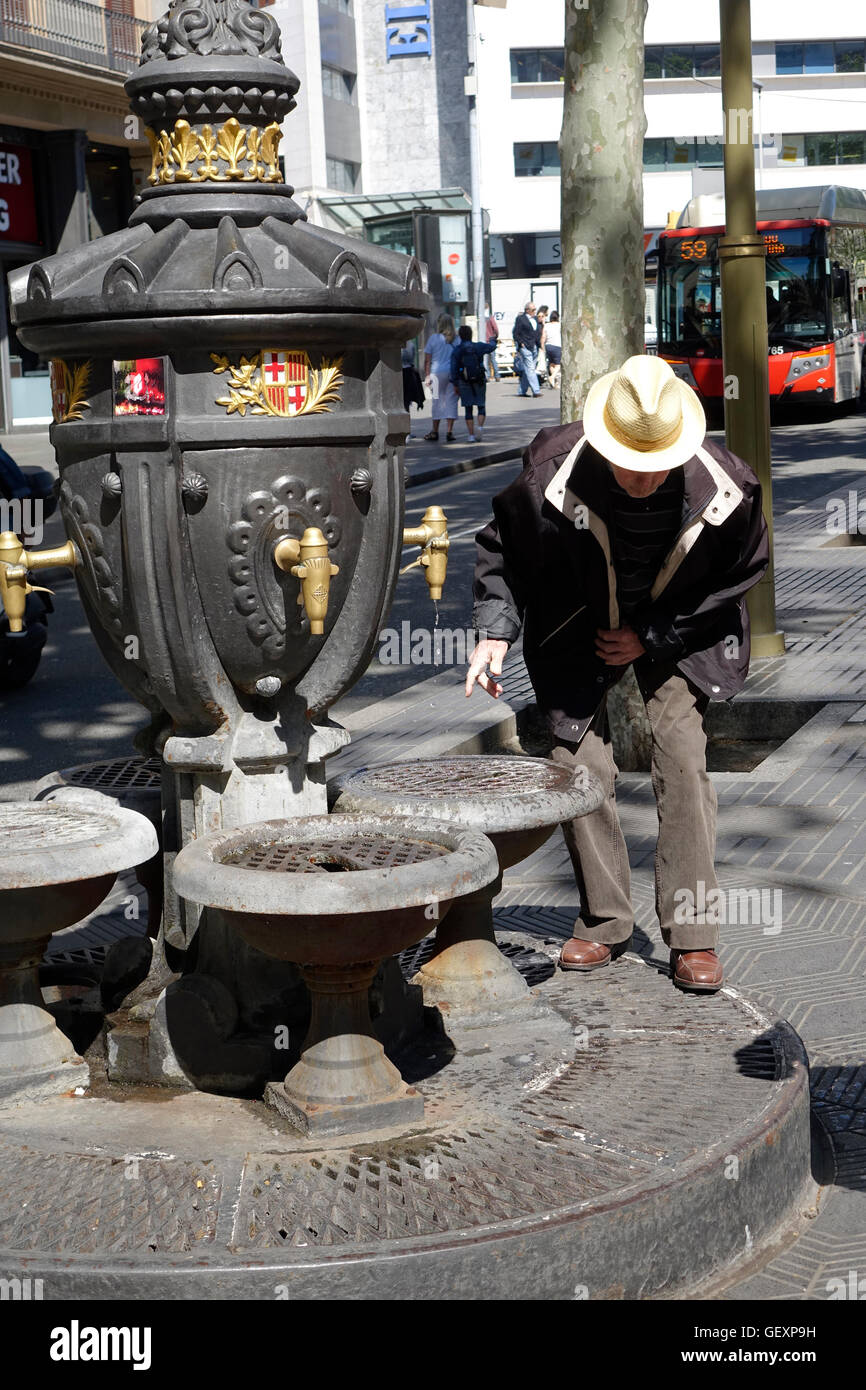 Öffentliche Trinkbrunnen auf La Ramblas in Barcelona Stockfoto