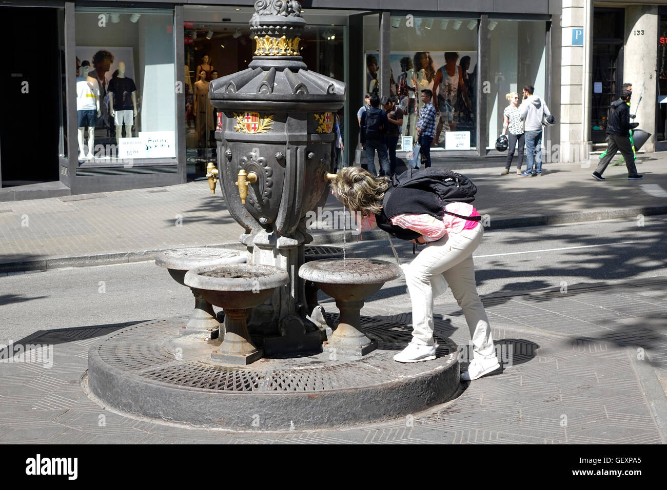 Öffentliche Drinknig Brunnen auf La Ramblas Straße Stockfoto