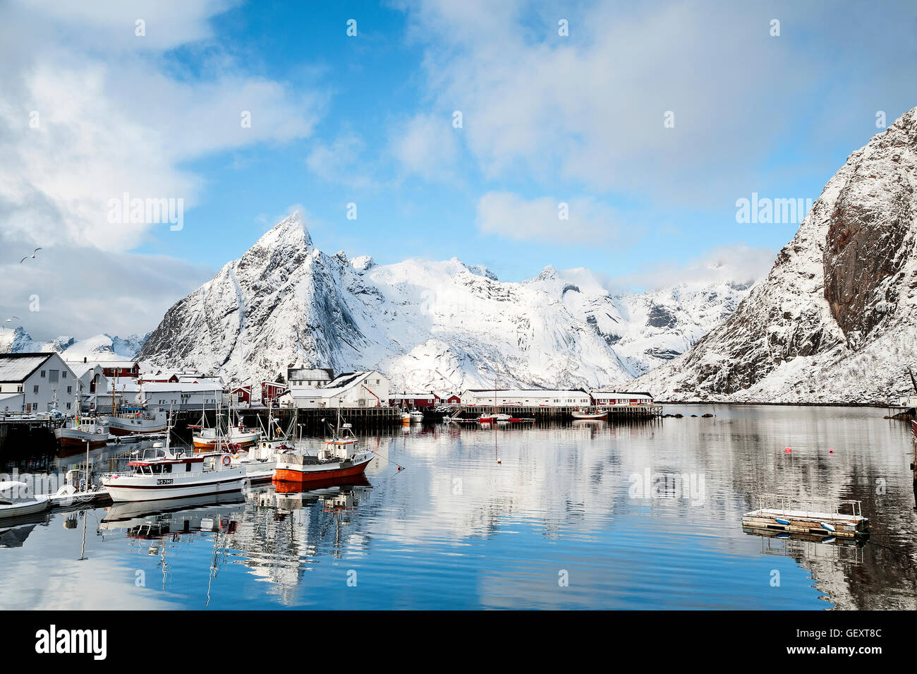 Die hübsche Fischerdorf Port von Hamnoy auf den Lofoten-Inseln. Stockfoto