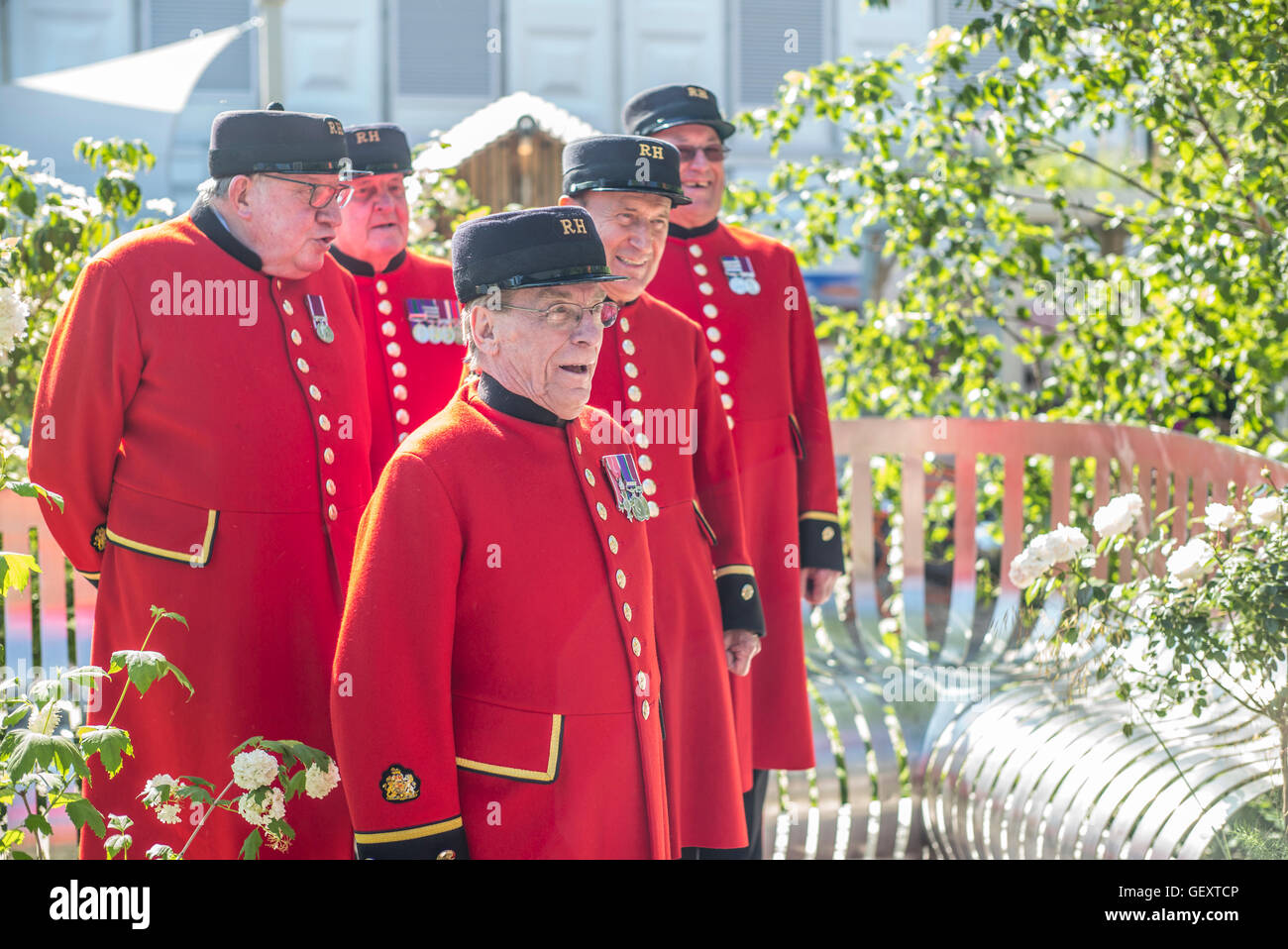 Chelsea-Rentner bei der RHS Chelsea Flower Show statt auf dem Gelände des Royal Hospital Chelsea in London. Stockfoto