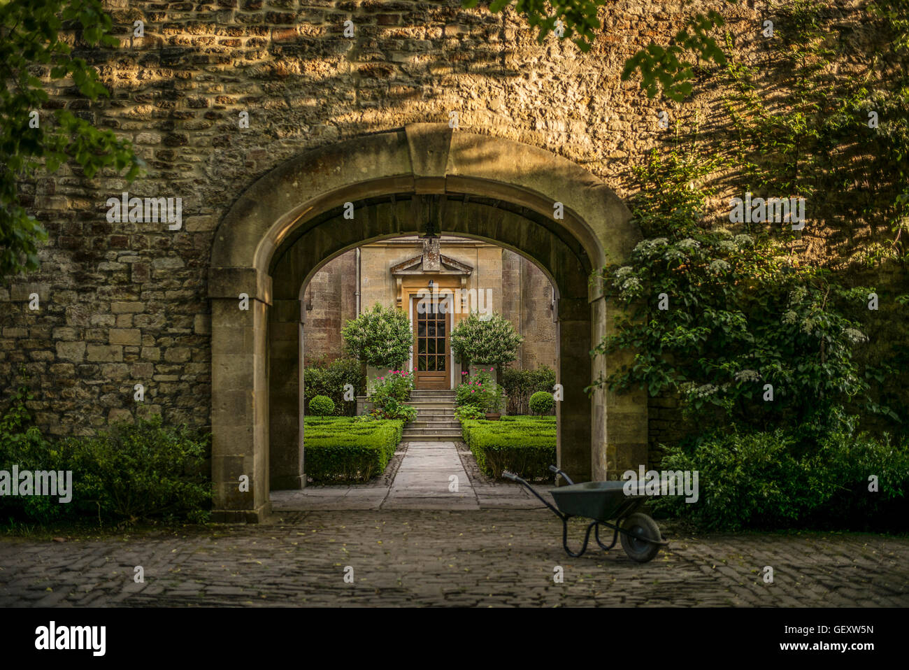 Der Hof eines klassischen englischen Landhauses in Somerset. Stockfoto Der Hof eines klassischen englischen Landhauses in Somerset. Stockfoto