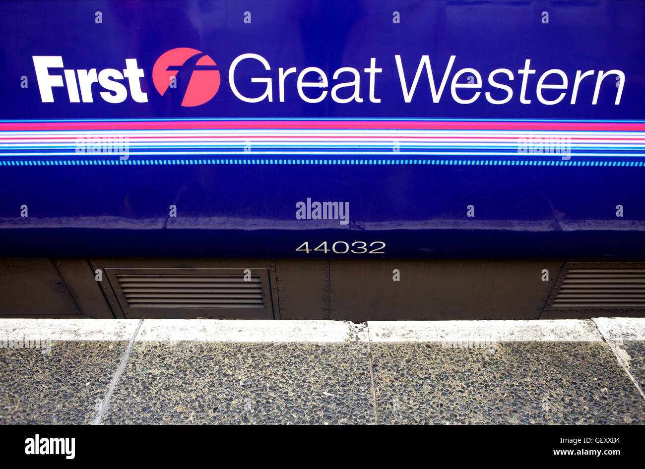 First Great Western Zug am Bahnsteig. Stockfoto