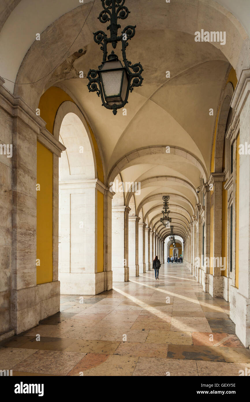 Arcade-in das Justizministerium Gebäude in Lissabon. Stockfoto