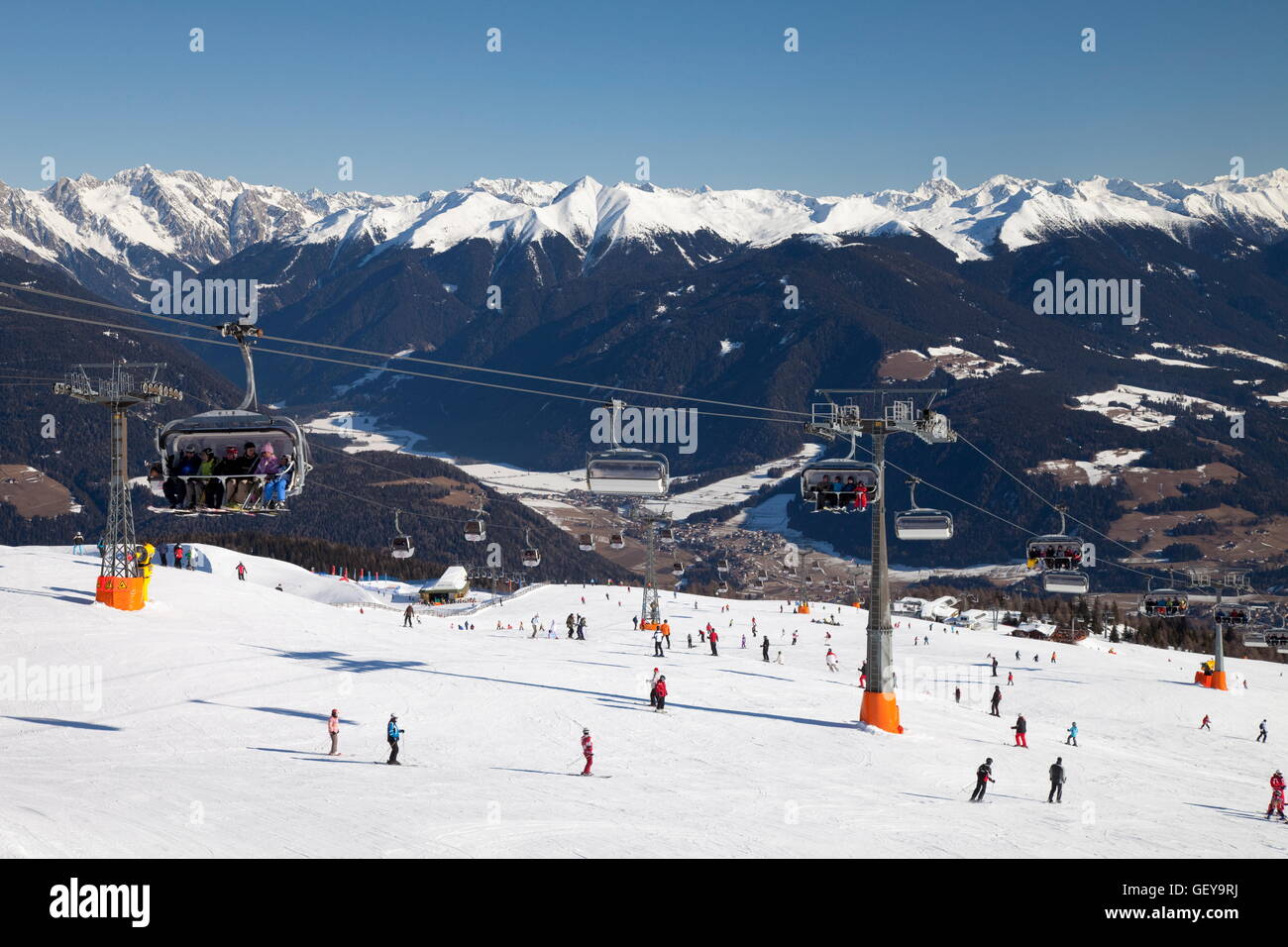 Geographie / Reisen, Italien, Südtirol, Pustertal (Pustertal), Bruneck, Kronplatz 2272m, Wintersportgebiet, Top Bergplateau, Ski-Abfahrt mit Sessellift, Stockfoto