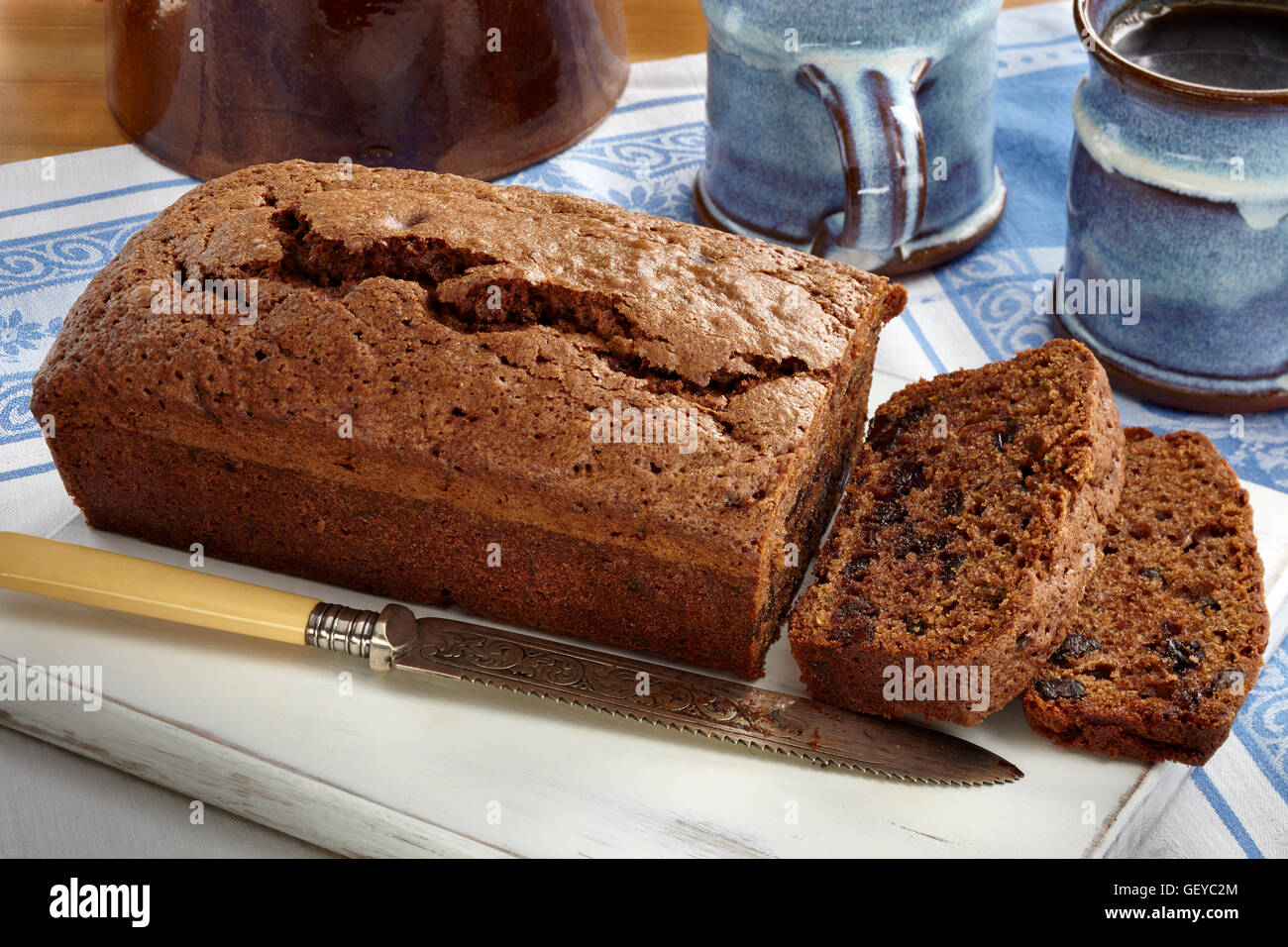 Schokoladen-Brownie Zucchini Brot Stockfoto