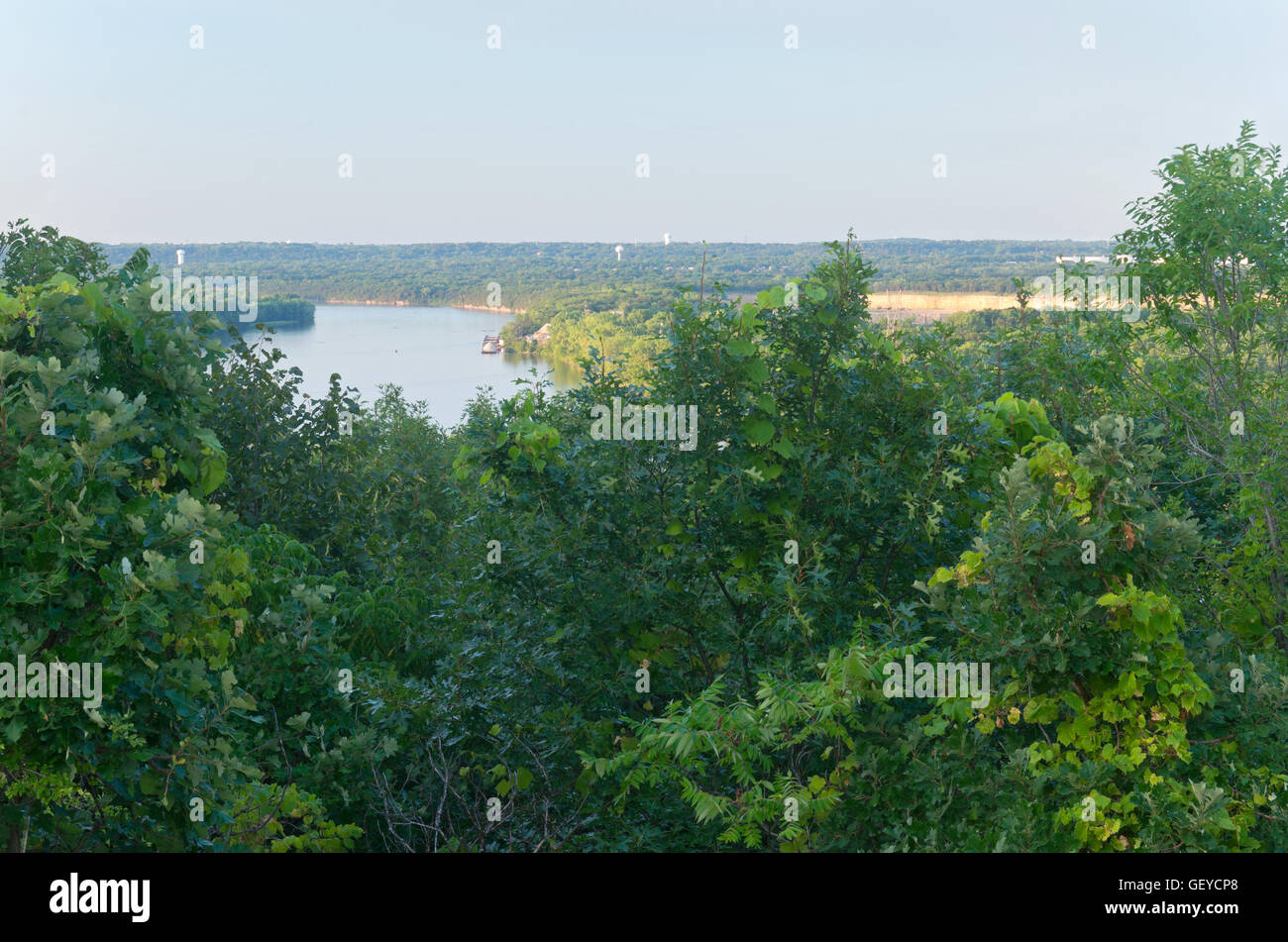 Kiefer-Biegung bluffs mit Blick auf Mississippi Fluß in Minnesota Inver Grove heights Stockfoto