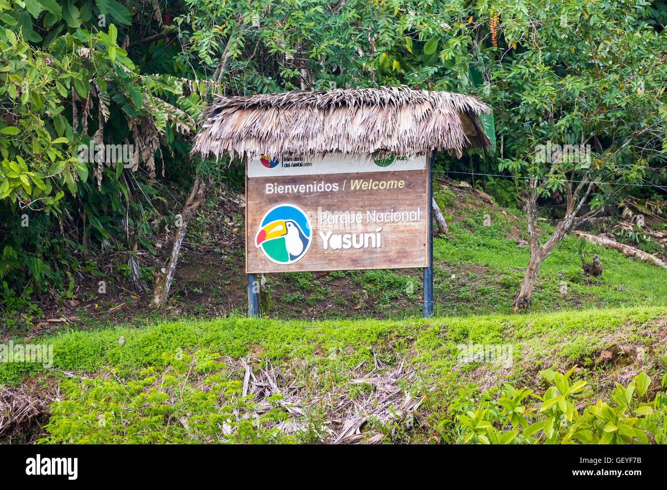 Willkommen Sie Schild im Yasuni-Nationalpark auf dem Napo Fluss, einem Nebenfluss des Amazonas, Ecuador, Südamerika Stockfoto