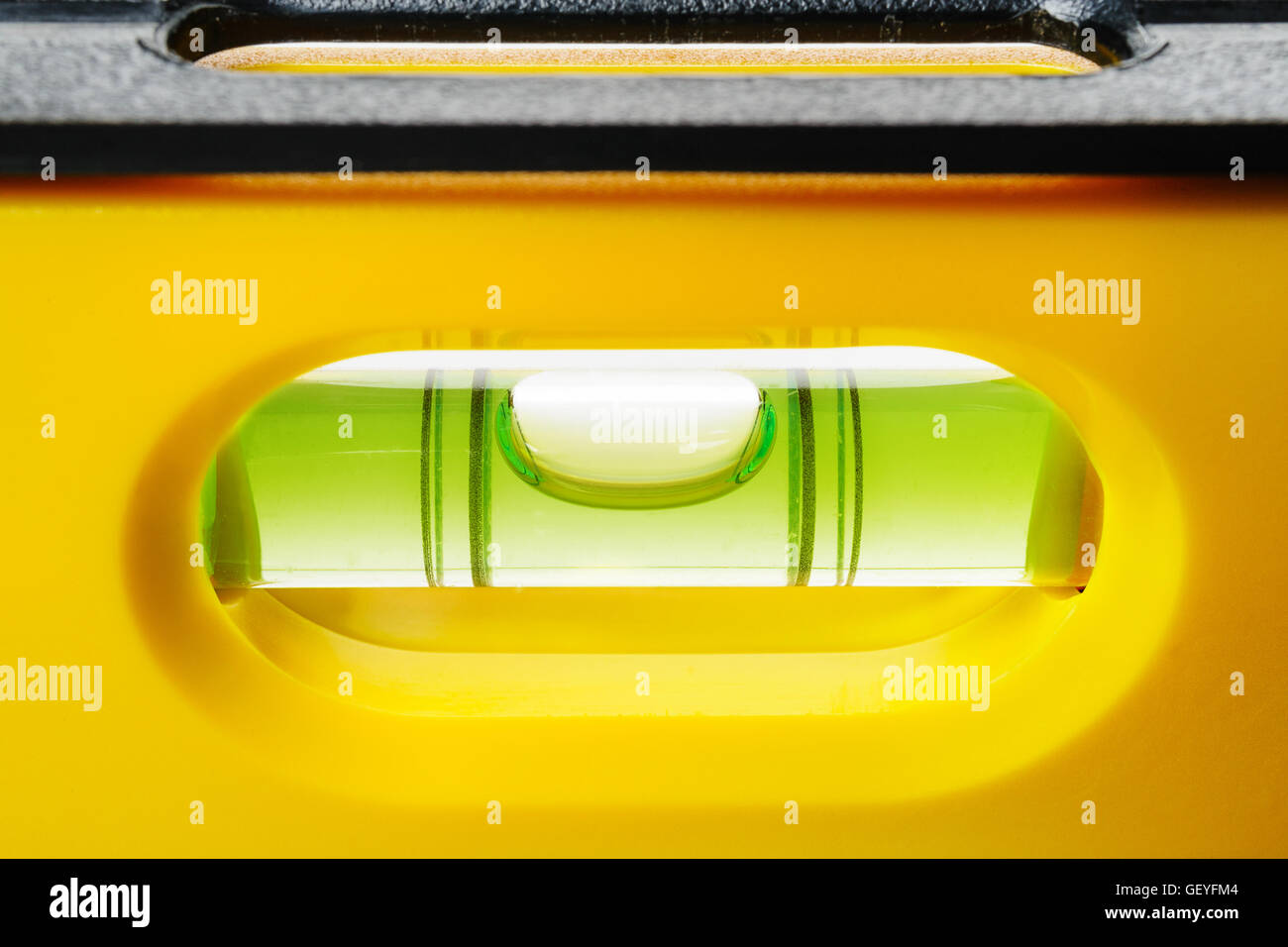 Closeup Wasserwaage auf weißem Hintergrund Stockfoto