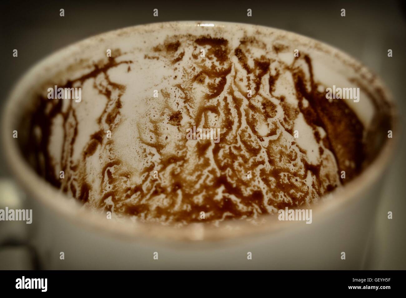 Kaffeesatz in der Tasse nach dem Konsum von türkischen Kaffee Stockfoto