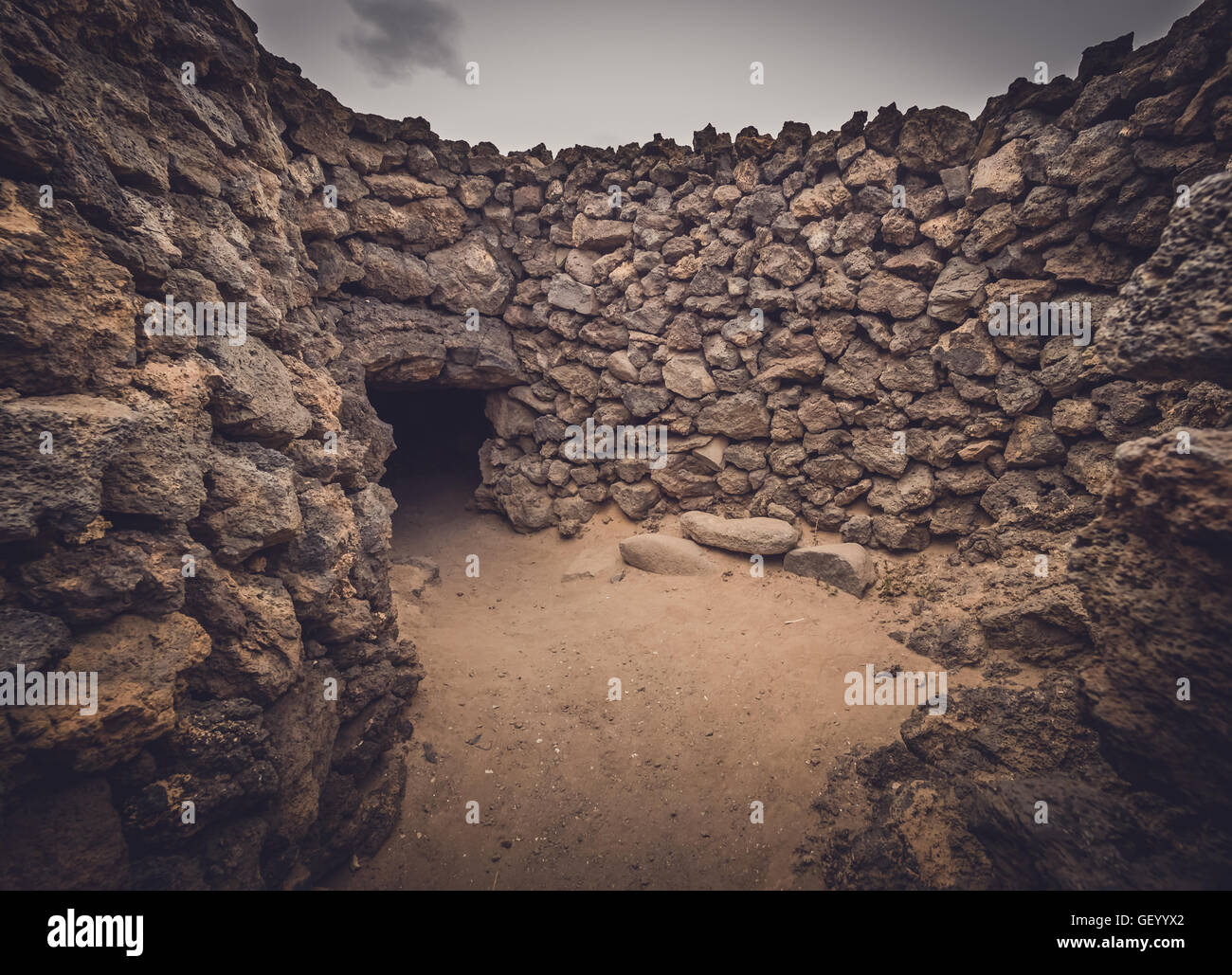 Alten Heimat Eingang in eine archäologische Stätte von einem alten Aborigine Dorf in Fuerteventura, Kanarische Inseln, Spanien Stockfoto