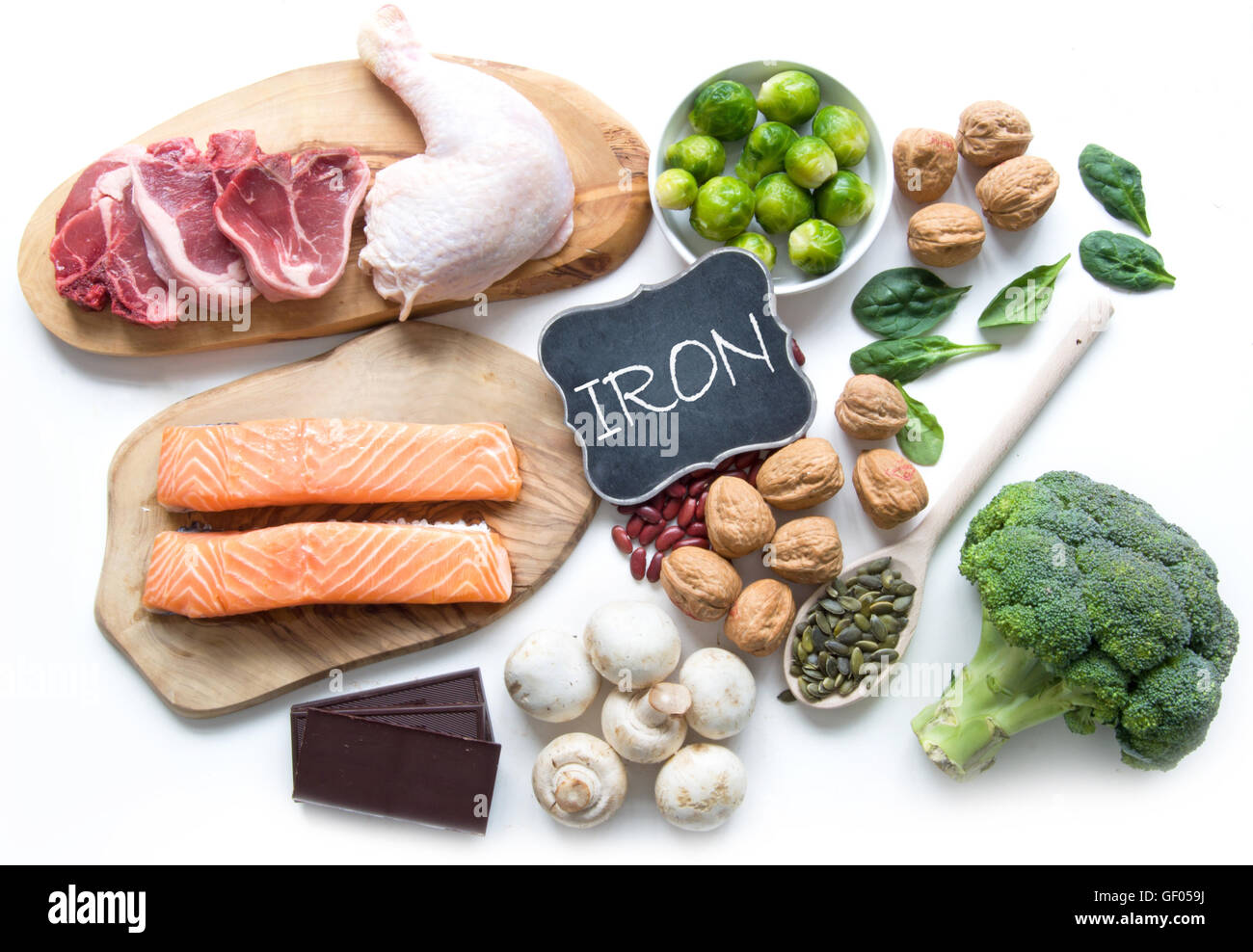 Lebensmittel reich an Eisen, einschließlich Fleisch, Fisch, Hülsenfrüchte und Samen Stockfoto