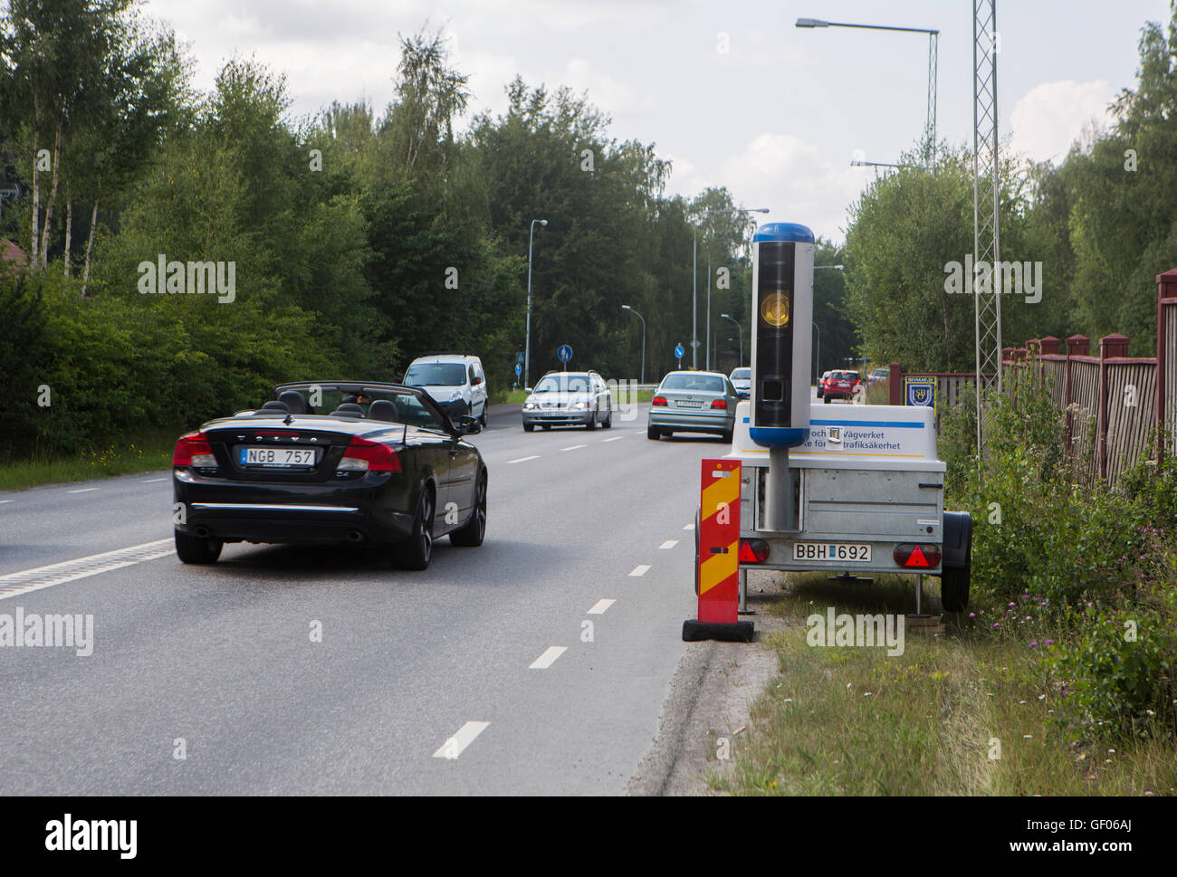 Mobile Blitzer überprüft die Geschwindigkeit. Stockfoto