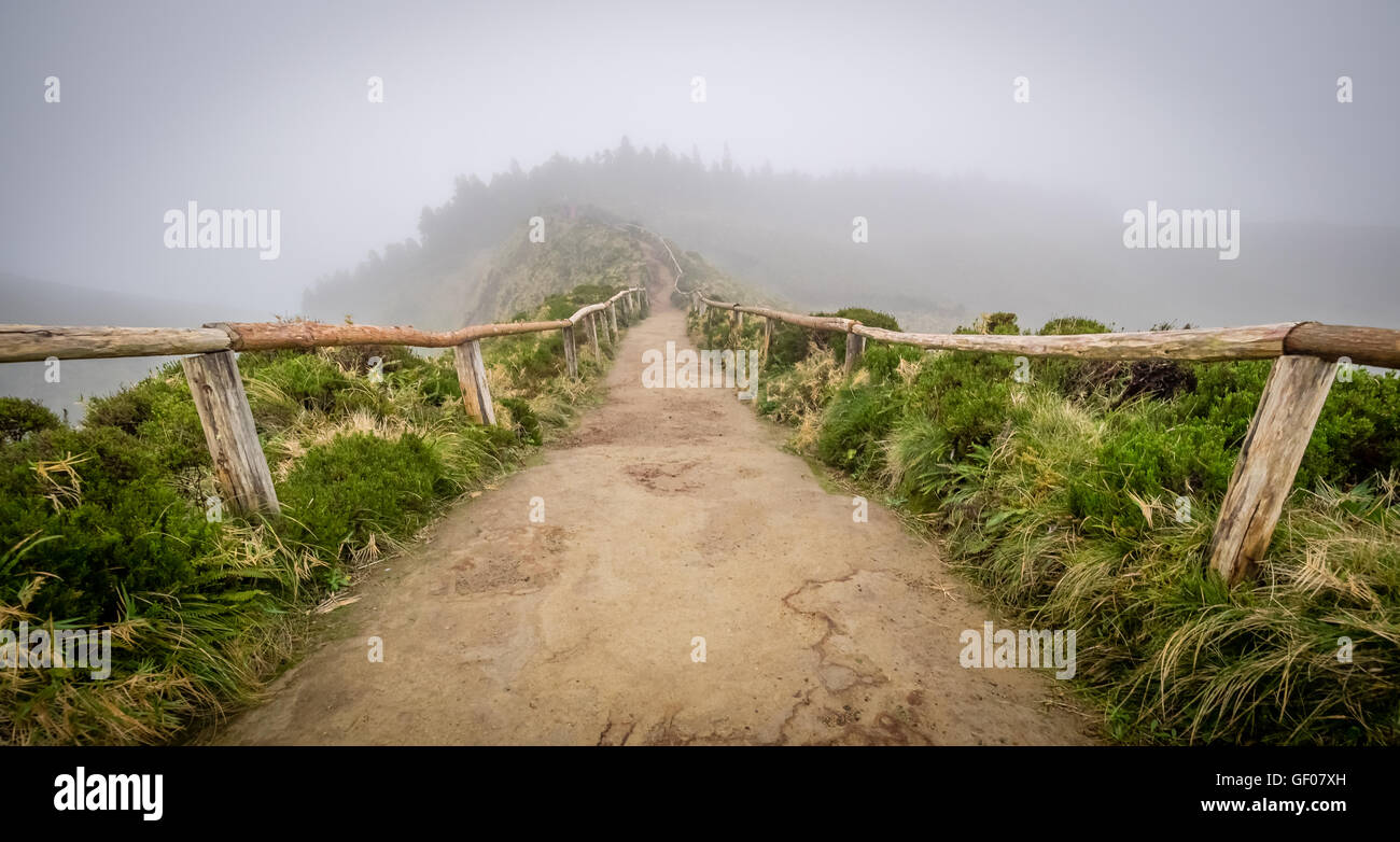Wanderweg zum Aussichtspunkt des die Kraterseen der Sete Cidades Twin, Lagoa Verde und Lagoa Azul, Insel Sao Miguel, Azoren, Por Stockfoto