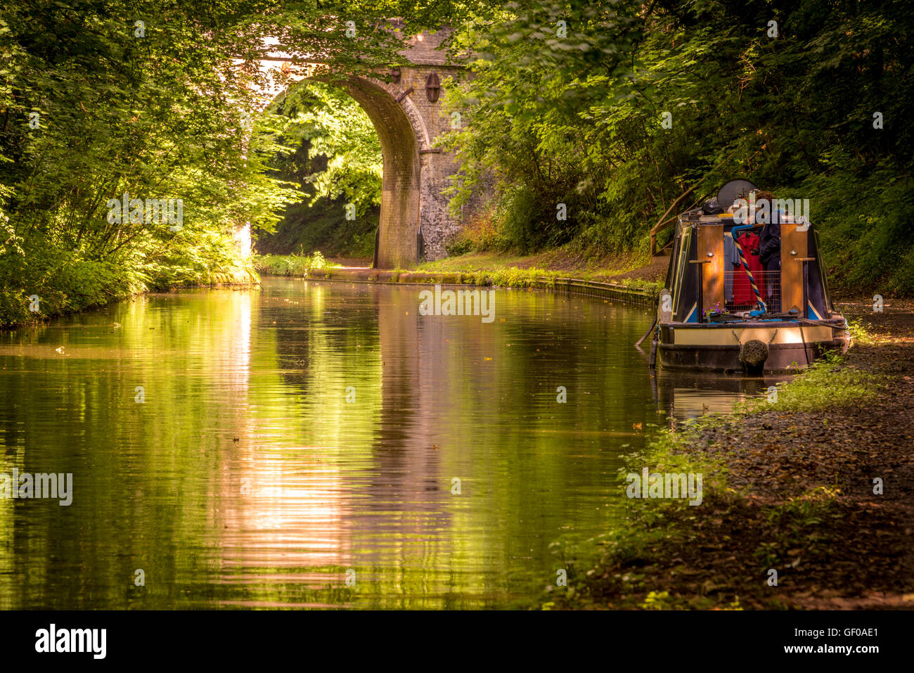 Ein Schiff vor Anker, entlang der Leinpfad des Shropshire Union canal Stockfoto