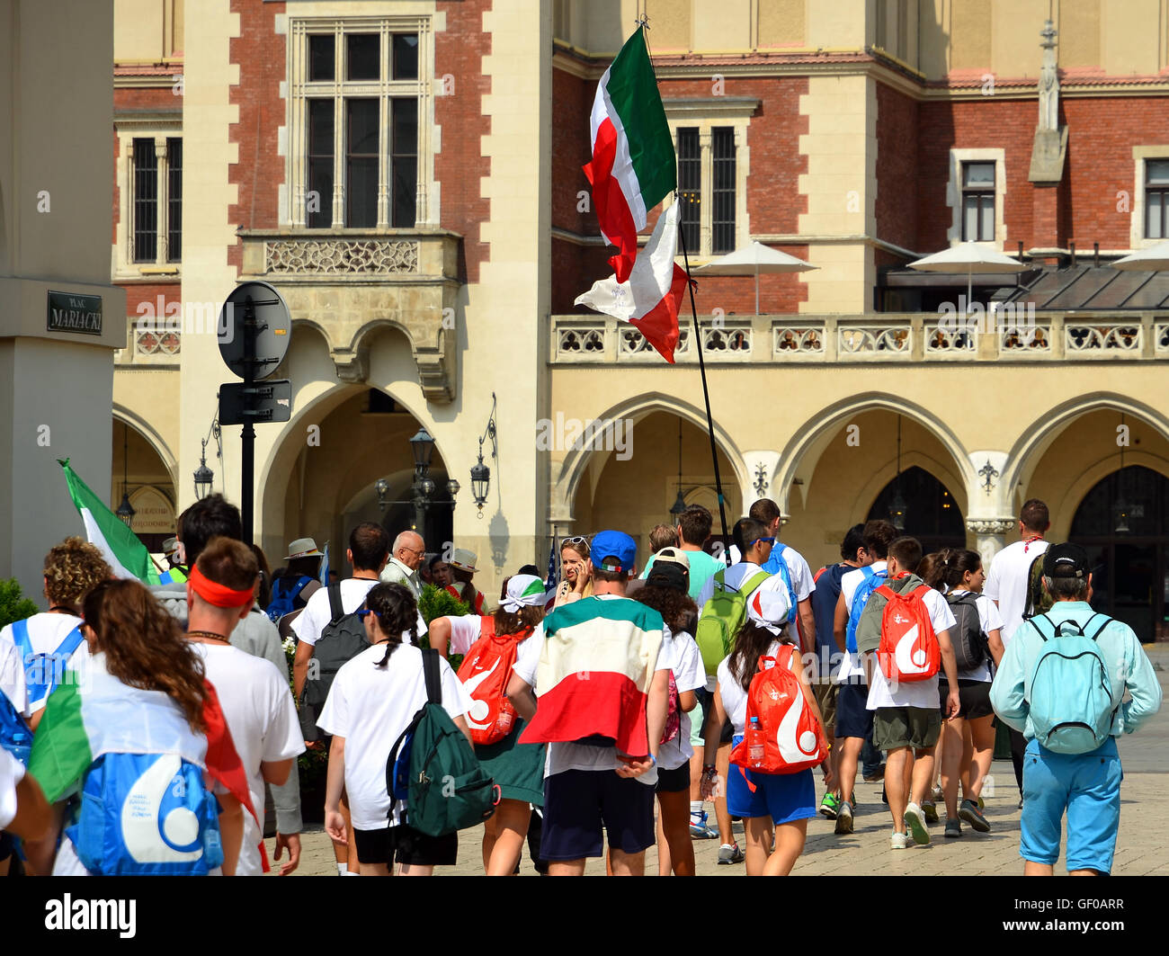 Krakau, Polen - 27. Juli 2016: Welt Jugend Tag 2016.International katholische Jugend Convention. Junge Leute am Hauptplatz in Krak Stockfoto