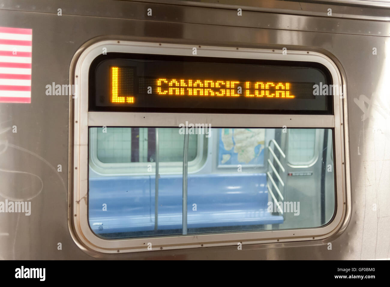 Der Canarsie Line 'L'-Zug an der Eighth Avenue in New York auf Montag, 25. Juli 2016 terminal. Wegen der Salz-Wasserschäden an den Canarsie Tunnel von Hurrikan Sandy wird der MTA die Linie in Manhattan für 18 Monate betrifft Hunderttausende Pendler geschlossen. Züge in der Bedford Avenue endet und das Herunterfahren startet im Jahr 2019. (© Richard B. Levine) Stockfoto