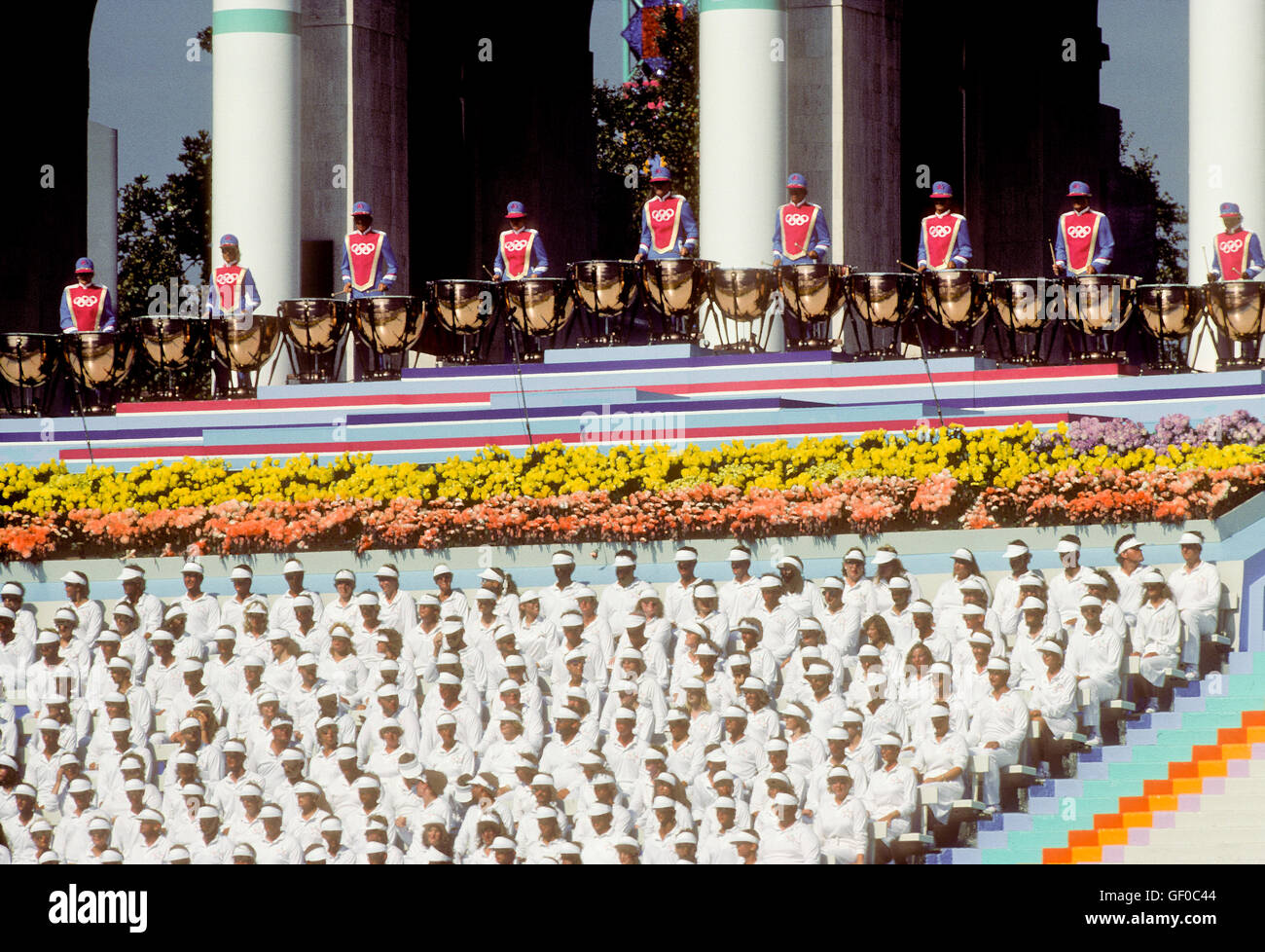Musikalische Darbietungen während der Eröffnungsfeier im Los Angeles Memorial Coliseum während der Olympischen Spiele 1984 in Los Angeles. Stockfoto